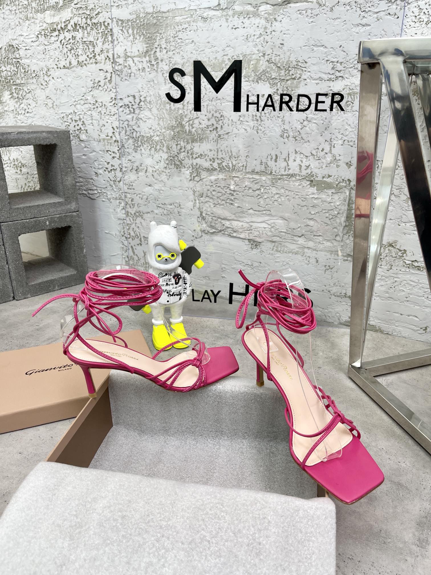 𝐆𝐢𝐚𝐧𝐯𝐢𝐭𝐨｜𝟐𝟎𝟐𝟑/𝐒𝐒 𝐧𝐞𝐰 Sylvie metallic high heels