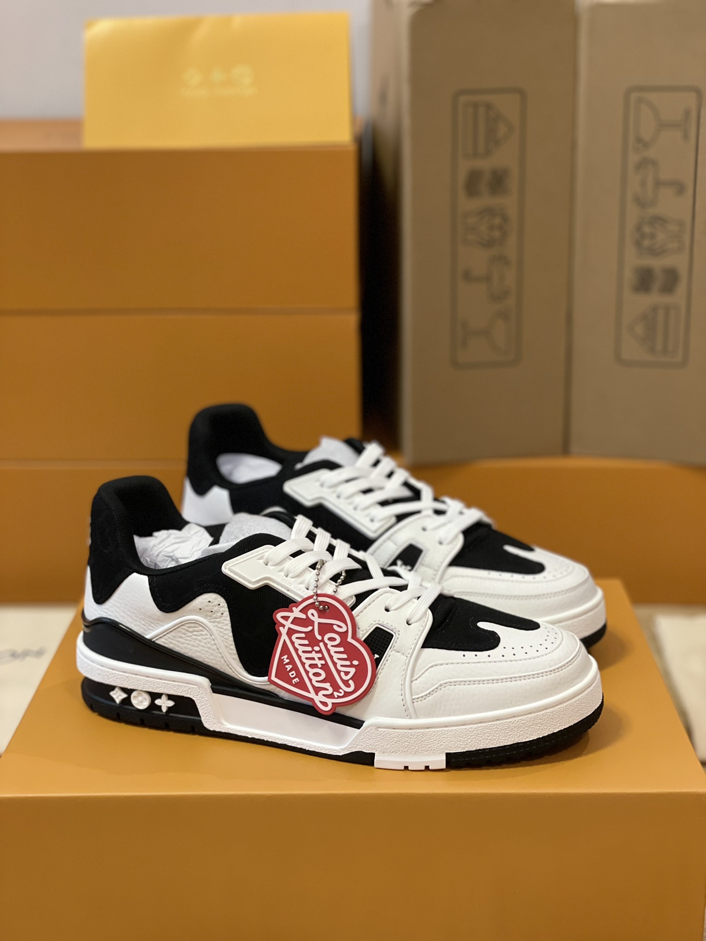 Louis Vuitton couple models DIY buckle sneakers sneakers