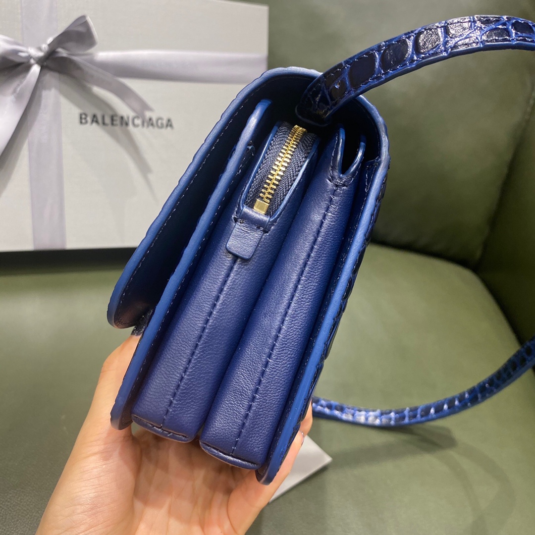 BALENCIAGA 𝘀𝗺𝗮𝗹𝗹 𝗯𝗮𝗴 𝗯𝗮𝗴 crocodile pattern treasure blue gold buckle