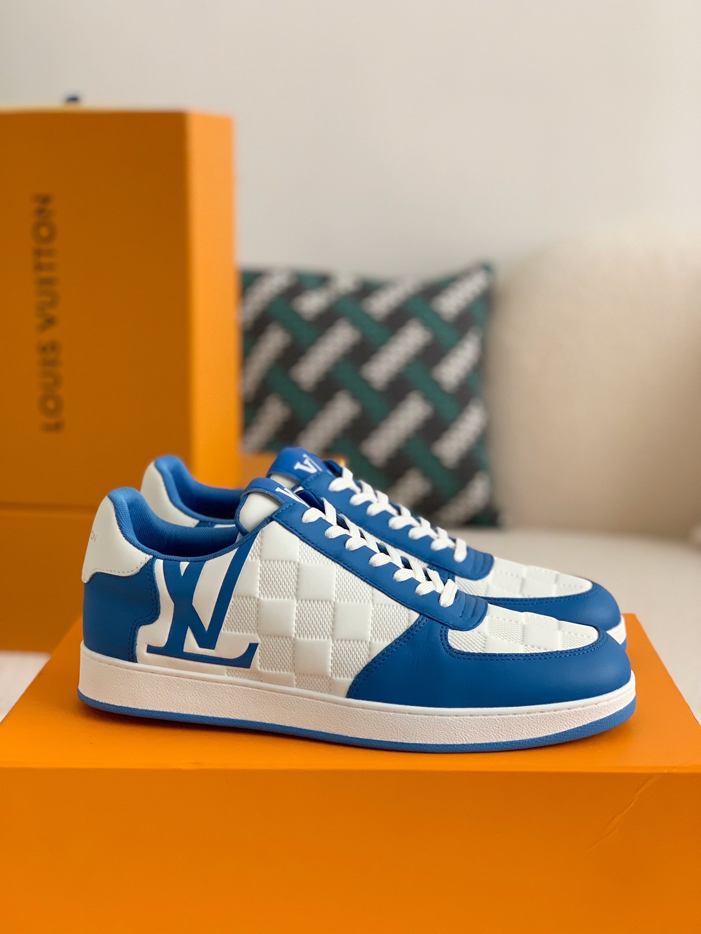 LOUIS VUITTON Rivoli