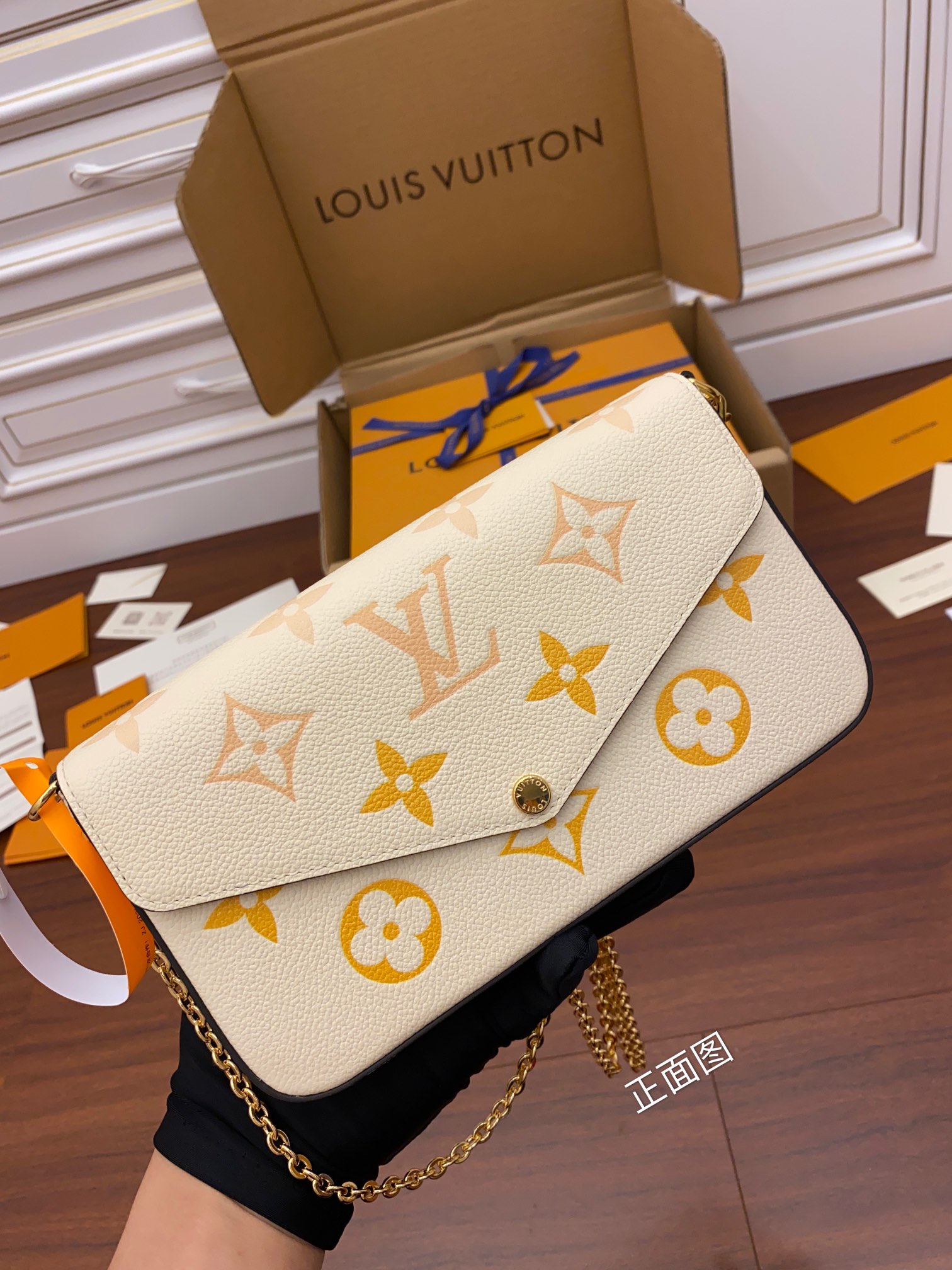 Louis Vuitton M80498
