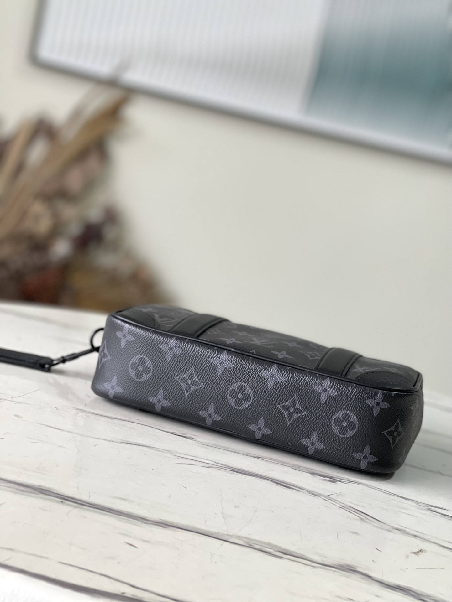 𝐋𝐎𝐔𝐈𝐒 𝐕𝐔𝐈𝐓𝐓𝐎𝐍     M82076