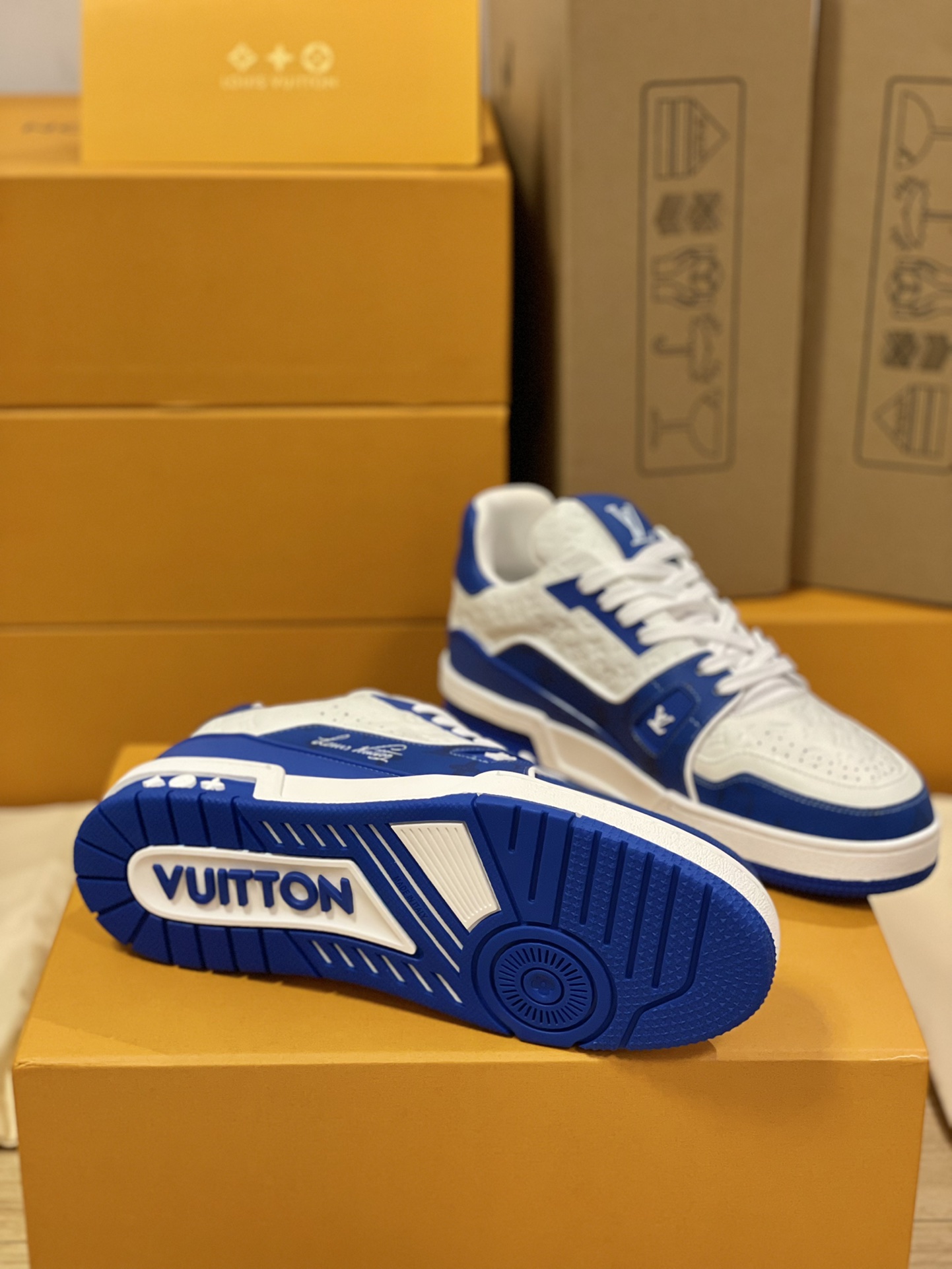 Louis Vuitton Trainer Sneakers Couple Model LD 0727