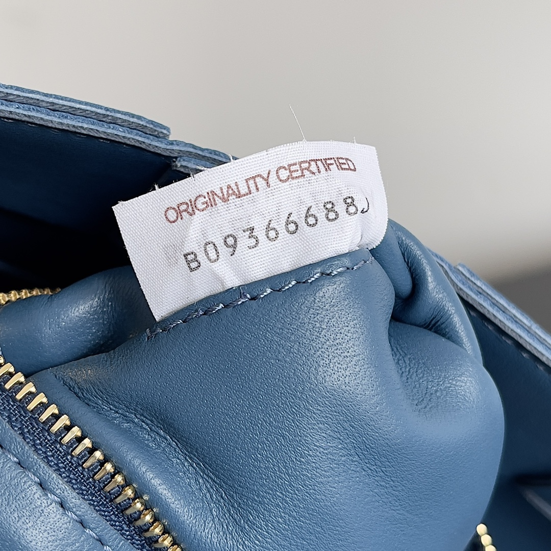 Bottega Veneta Cassette 5-panel lychee print dark blue #666870