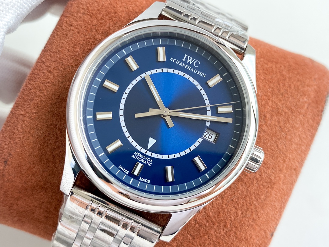 IWC- Fine men's watches, classic big three hands design, exquisite skills