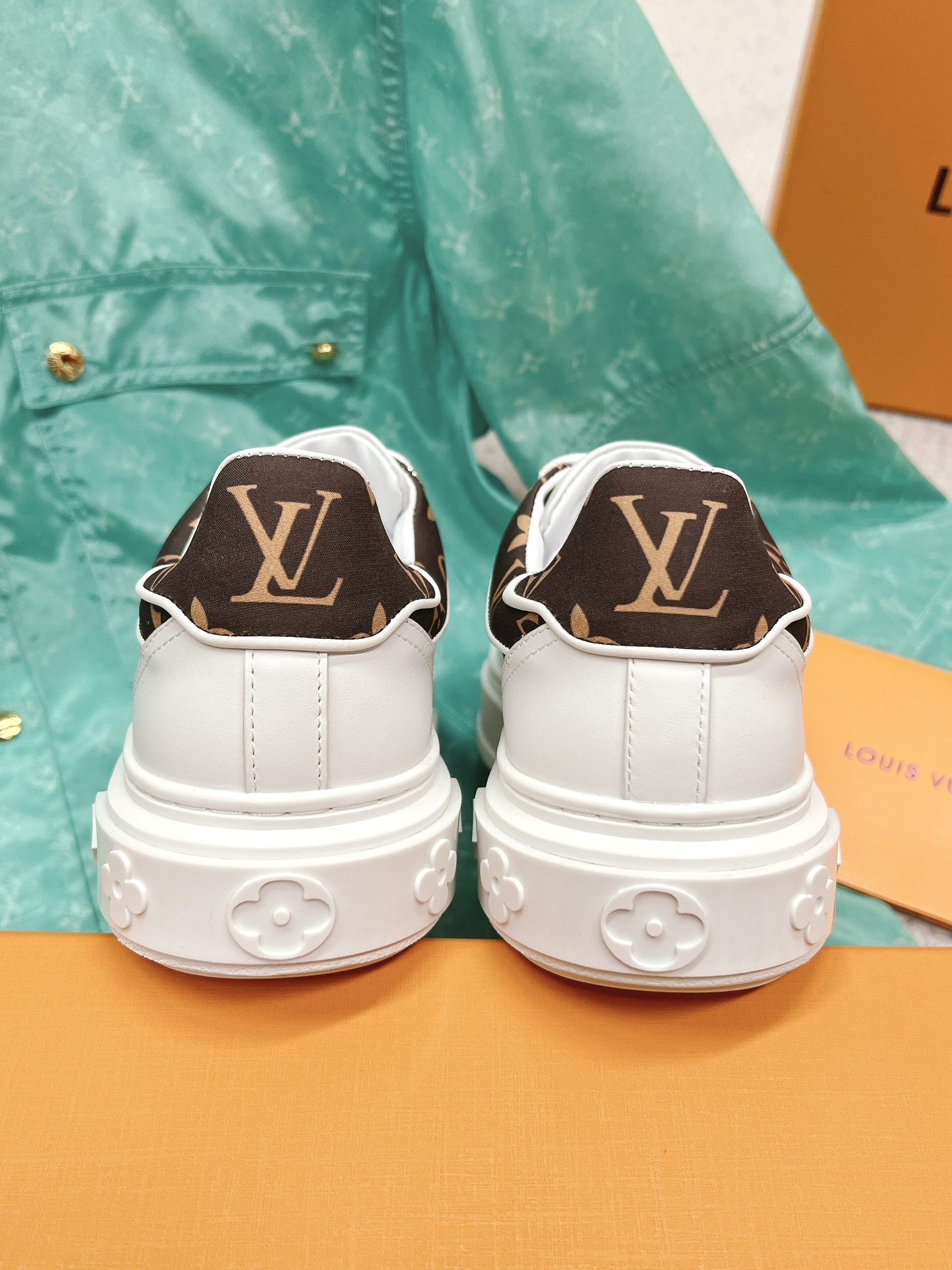 Louis Vuitton's new letter rhinestone white shoes series is new🆕