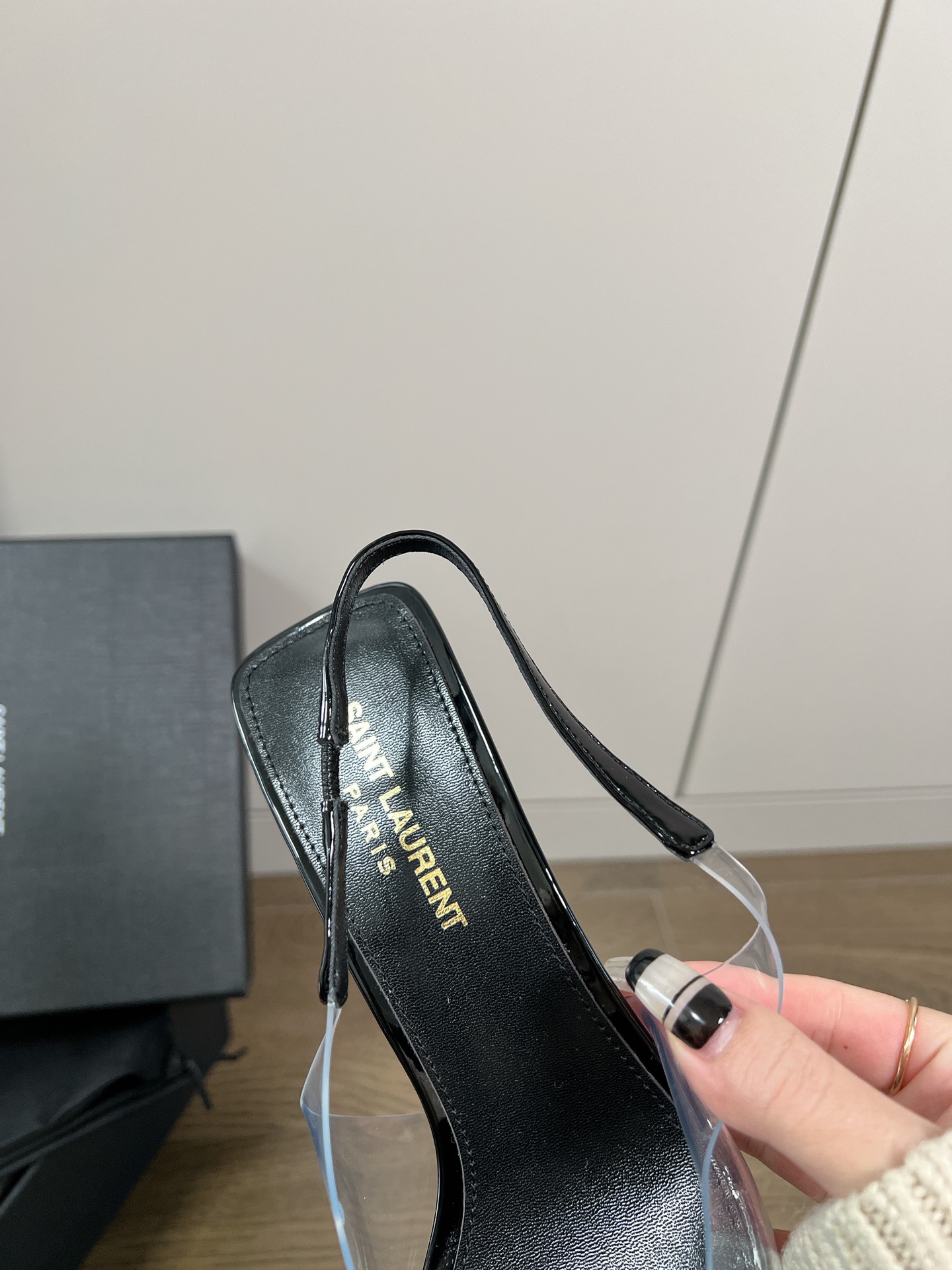 𝙎𝙖𝙞𝙣𝙩 𝙇𝙖𝙪𝙧𝙚𝙣𝙩 | 𝟐𝟎𝟐𝟐/𝐒𝐒 𝐧𝐞𝐰 YSL｜Runway models Saint Laurent high heels pvc film with patent leather pleated design