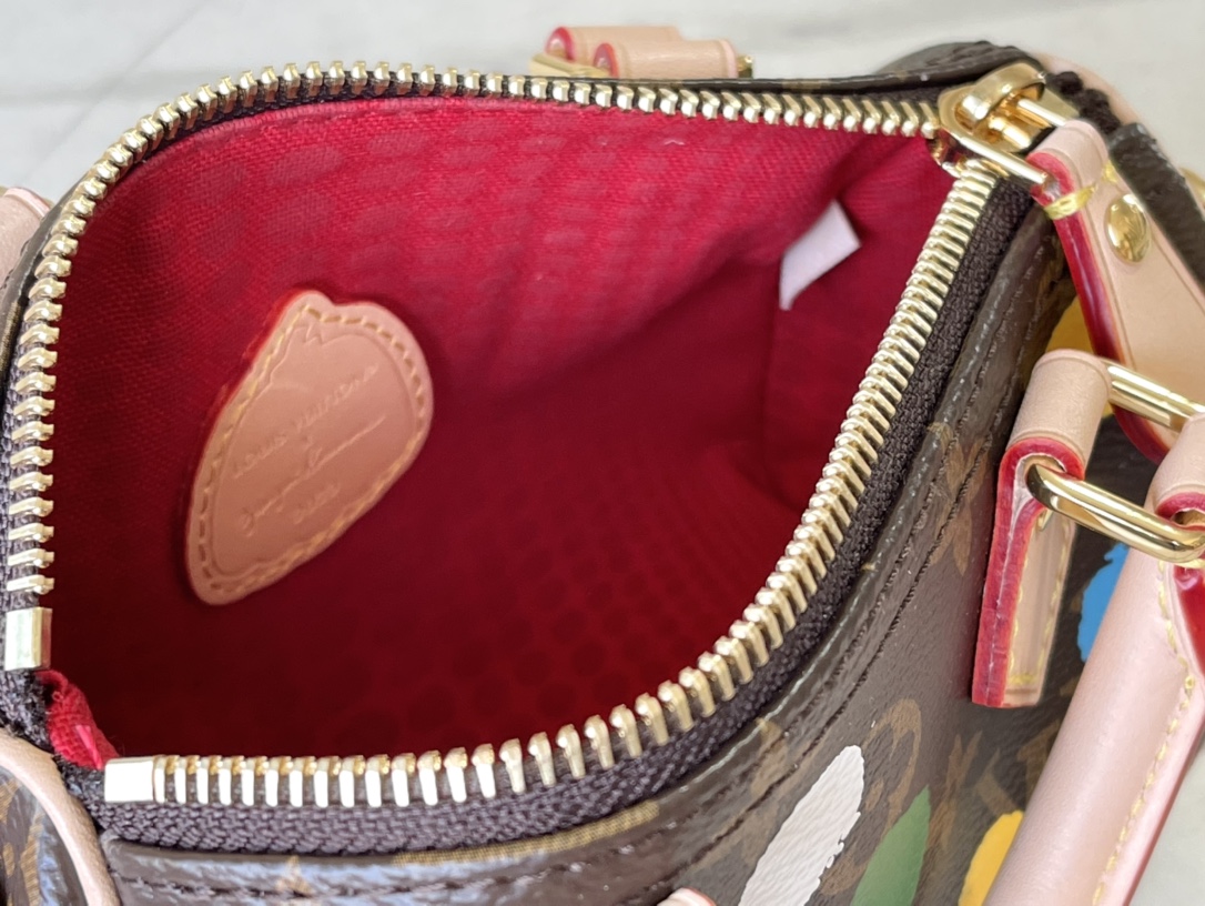 𝐋𝐎𝐔𝐈𝐒 𝐕𝐔𝐈𝐓𝐓𝐎𝐍   M81979