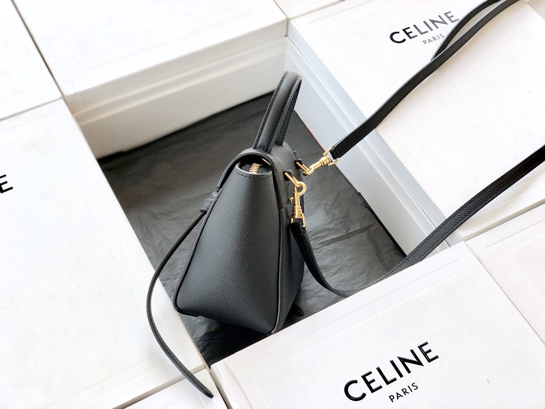𝐂𝐞𝐥𝐢𝐧𝐞 𝐛𝐞𝐥𝐭 𝐩𝐢𝐜𝐨 𝟏𝟔𝐜𝐦 Grained Calfskin Bag