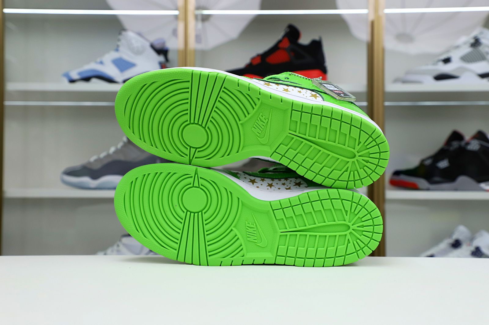 Supreme x Nike SB Dunk Low Mean Green