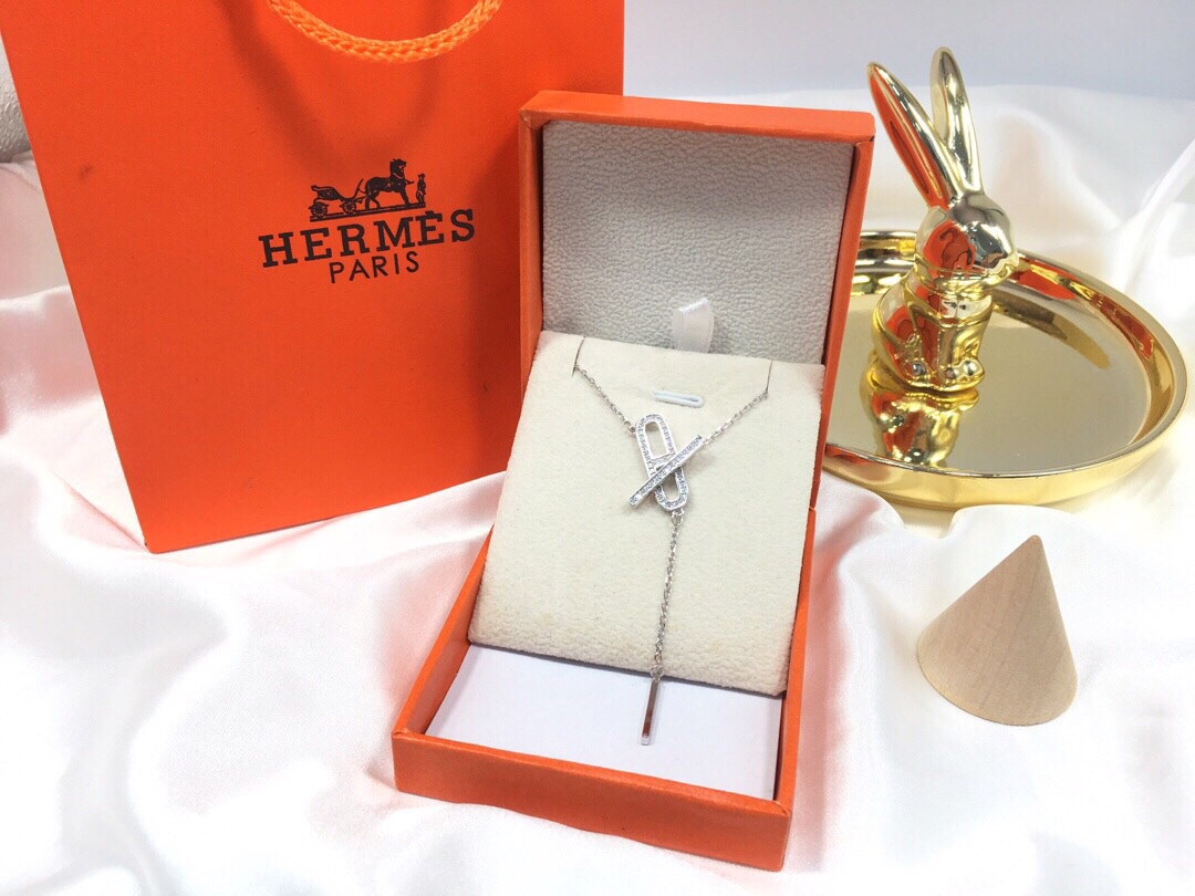 Hermes necklace