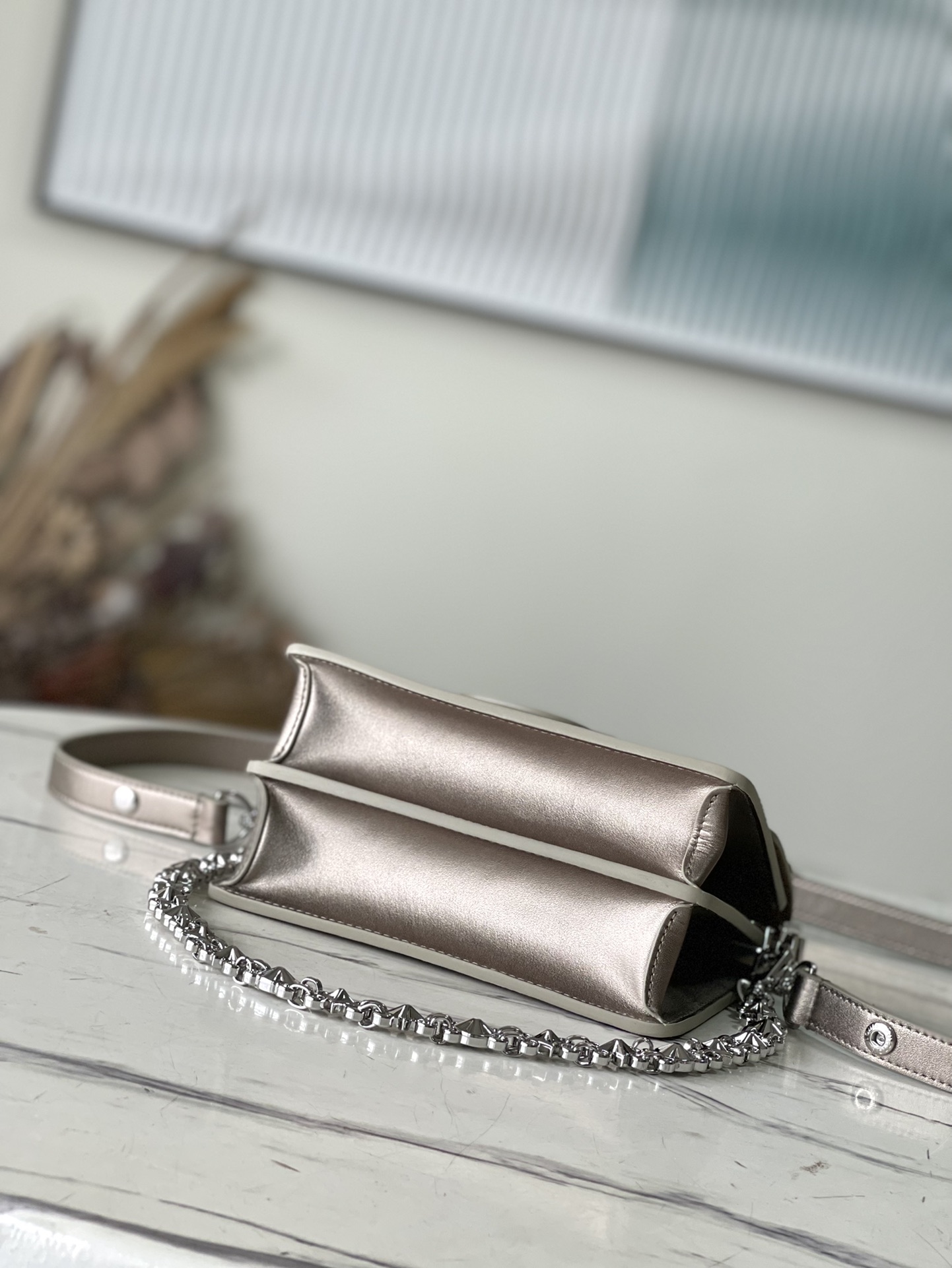 𝐋𝐎𝐔𝐈𝐒 𝐕𝐔𝐈𝐓𝐓𝐎𝐍    M21740