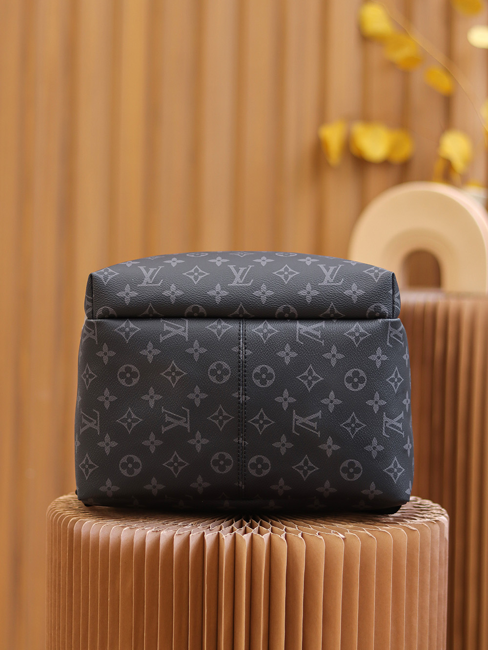 Louis Vuitton 𝘿𝙄𝙎𝘾𝙊𝙑𝙀𝙍𝙔 Backpack M43186