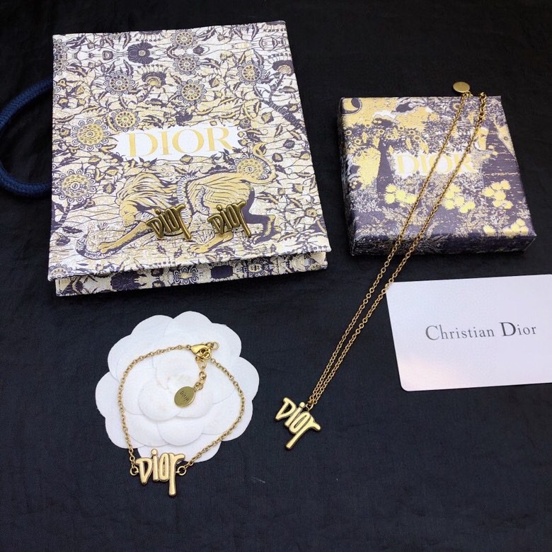 Dior necklace