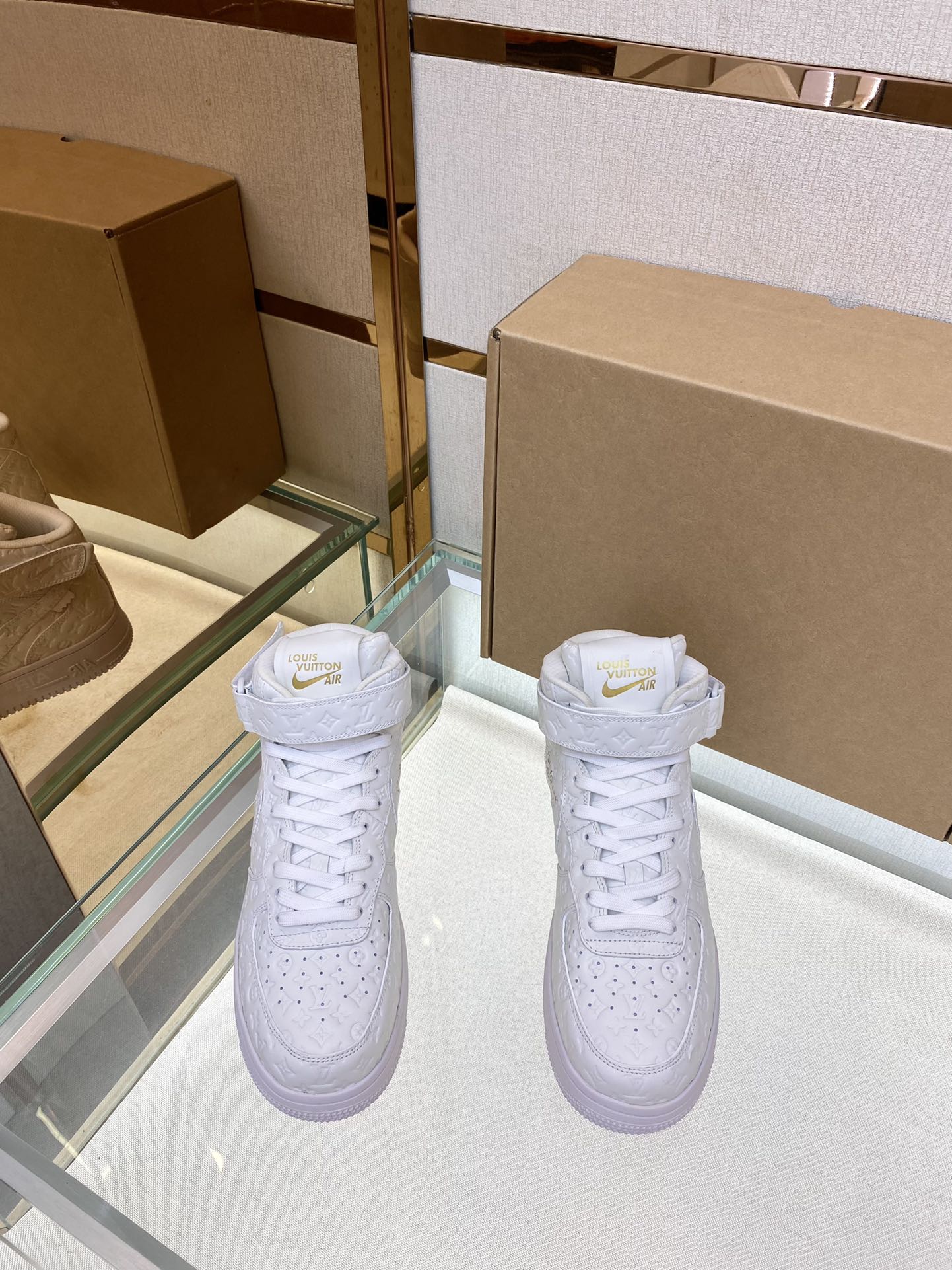 Louis Vuitton Nike Joint 🆕 Men's Abbesses High Top Sneakers