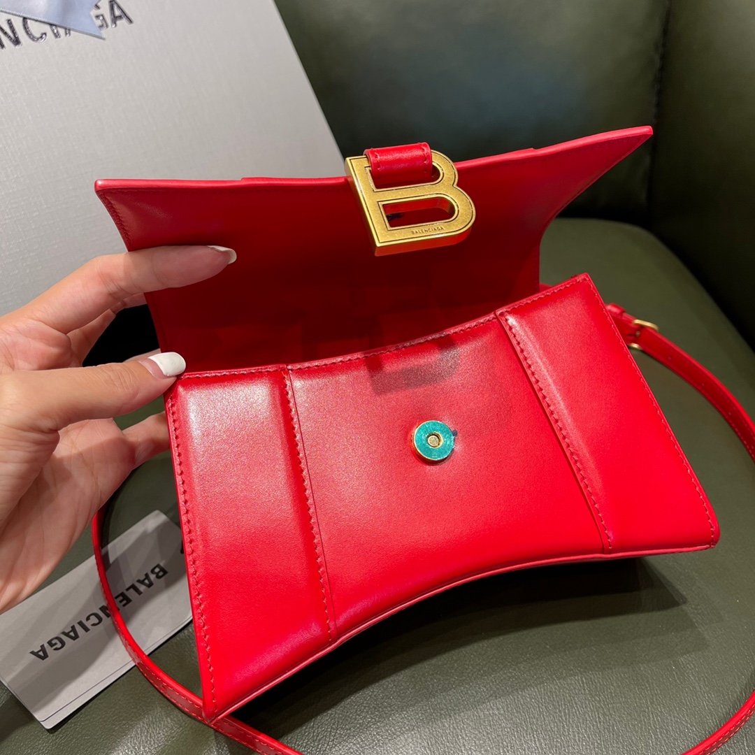 BALENCIAGA 𝐇𝐨𝐮𝐫𝐠𝐥𝐚𝐬𝐬 𝐗𝐒 The hourglass bag of the fashion world