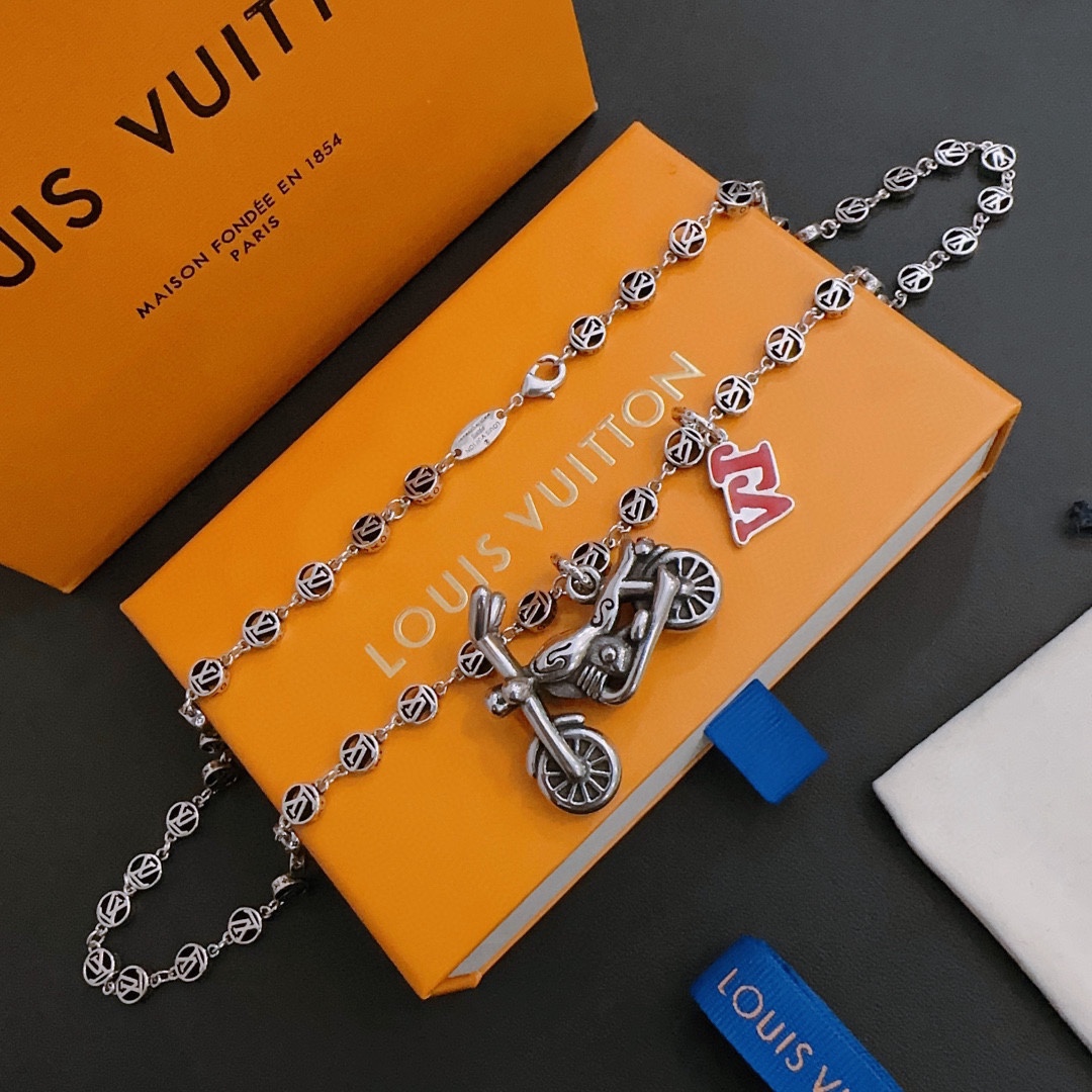 Louis Vuitton vintage silver necklace, couple's version, chain length 60 cm, changeable
