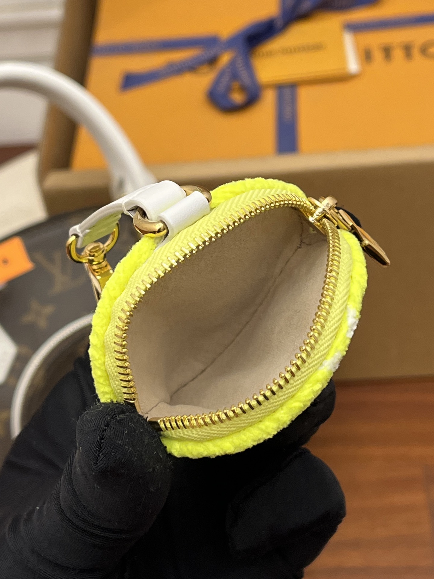 Louis VuittonClam Bun M20752