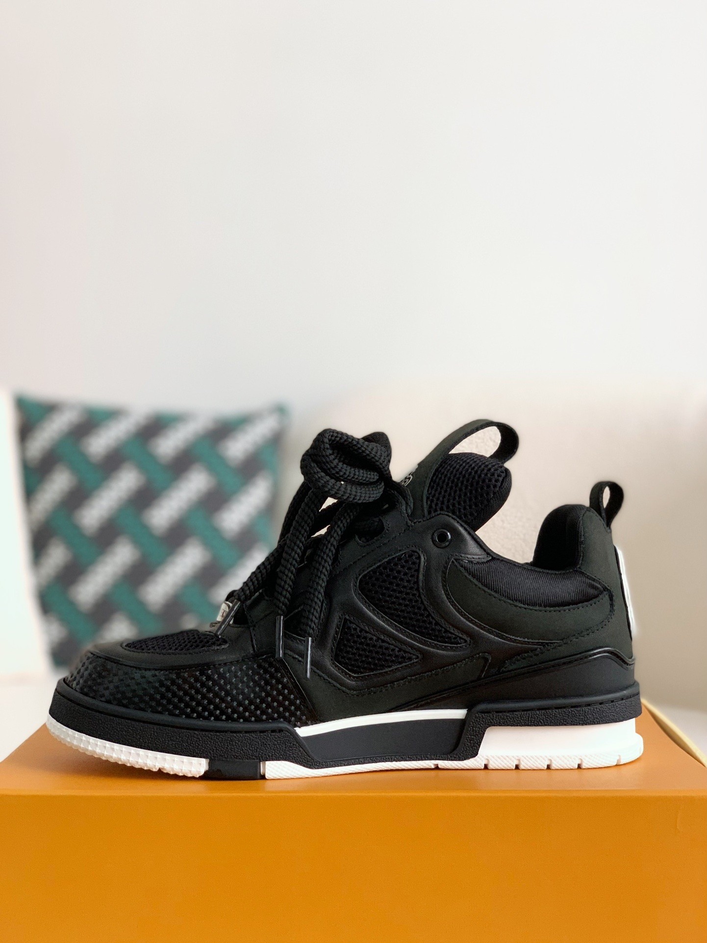 LOUIS VUITTON RUNNER TATIC Sneakers