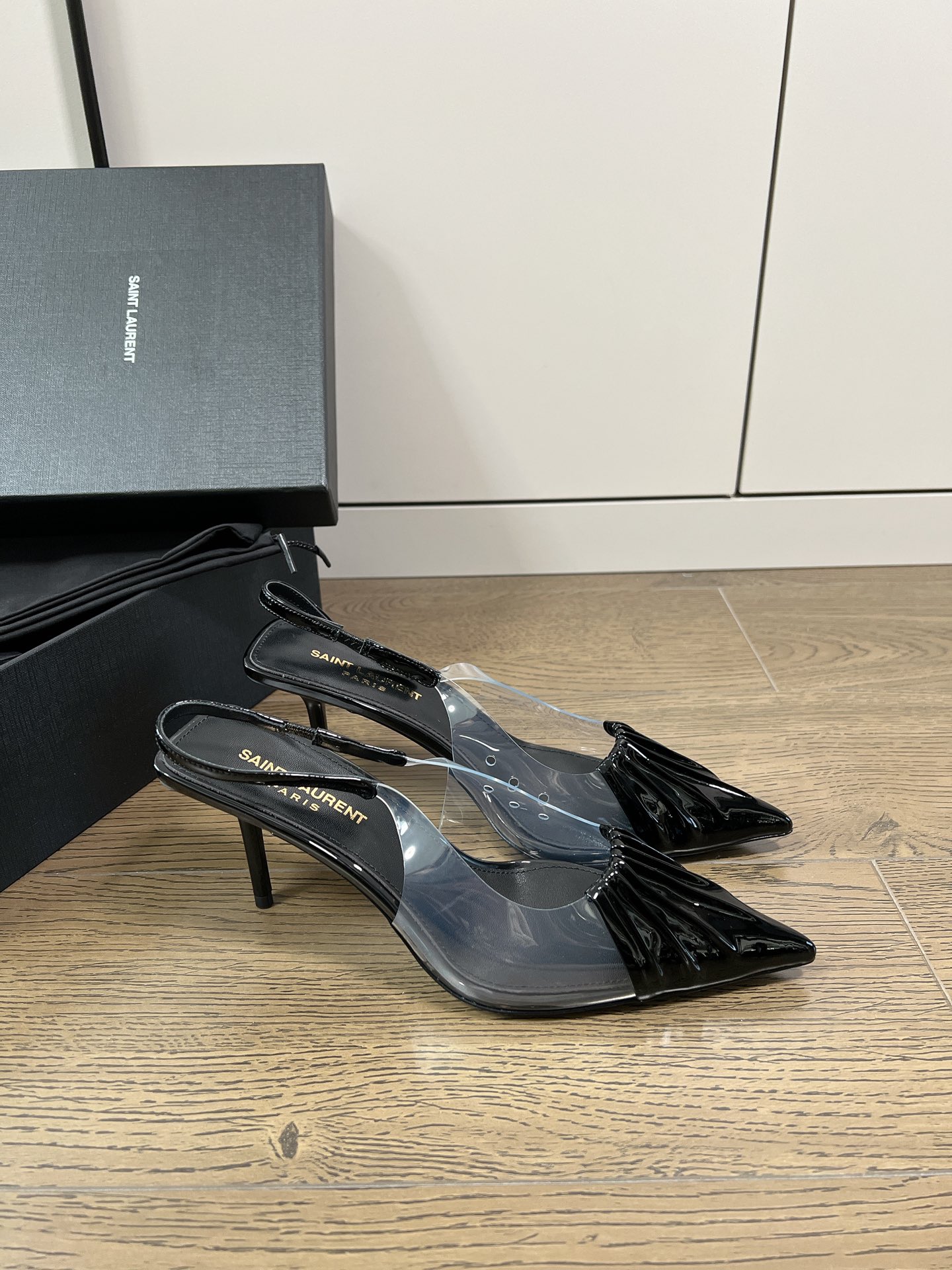 𝙎𝙖𝙞𝙣𝙩 𝙇𝙖𝙪𝙧𝙚𝙣𝙩 | 𝟐𝟎𝟐𝟐/𝐒𝐒 𝐧𝐞𝐰 YSL｜Runway models Saint Laurent high heels pvc film with patent leather pleated design