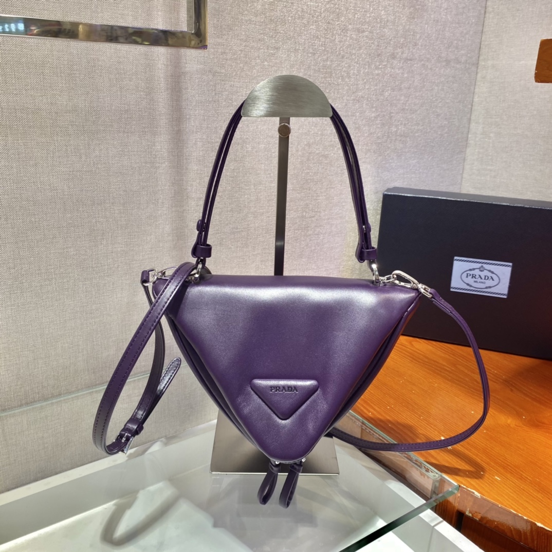 𝐏𝐑𝐀𝐃𝐀 New Women's Bag 1BA315