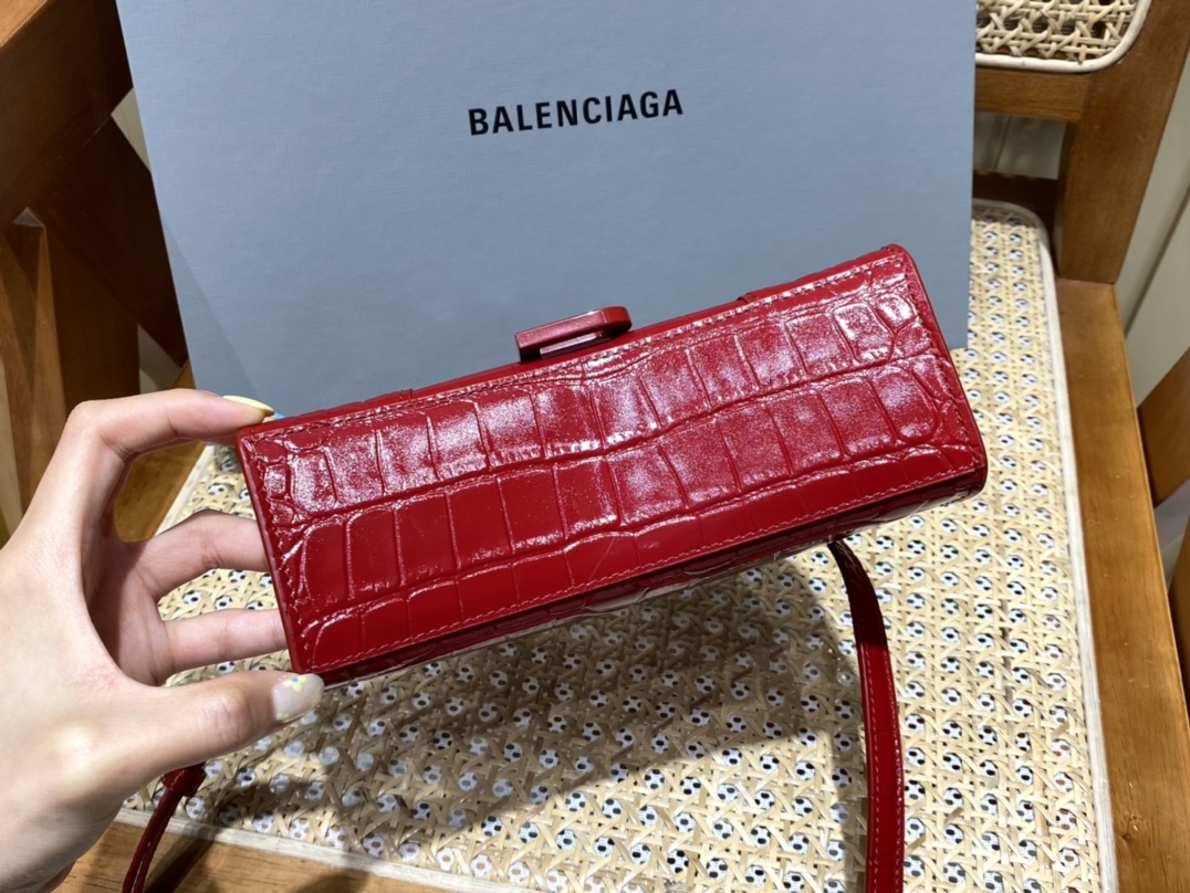 BALENCIAGA 𝐇𝐨𝐮𝐫𝐠𝐥𝐚𝐬𝐬 𝐗𝐒 crocodile-textured cowhide
