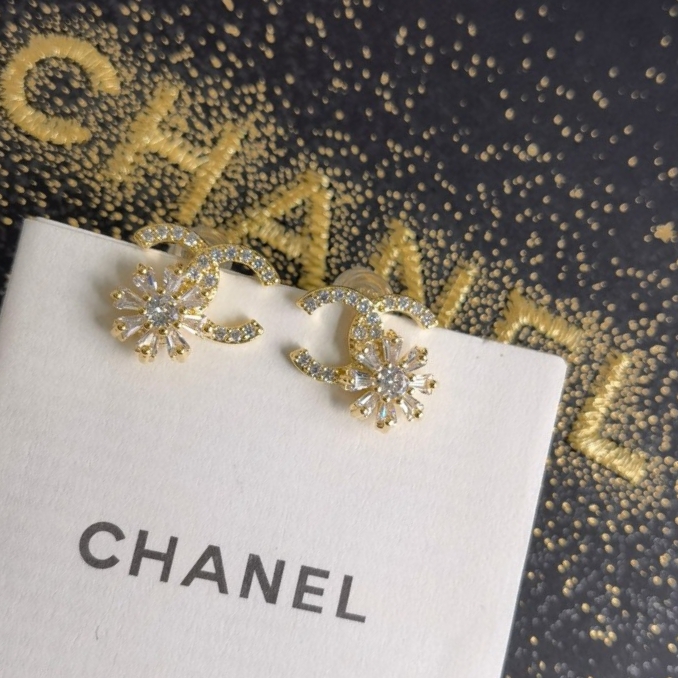 CHANEL🇫🇷Xiaoxiang imported square diamond camellia letter pearl earrings earrings jewelry