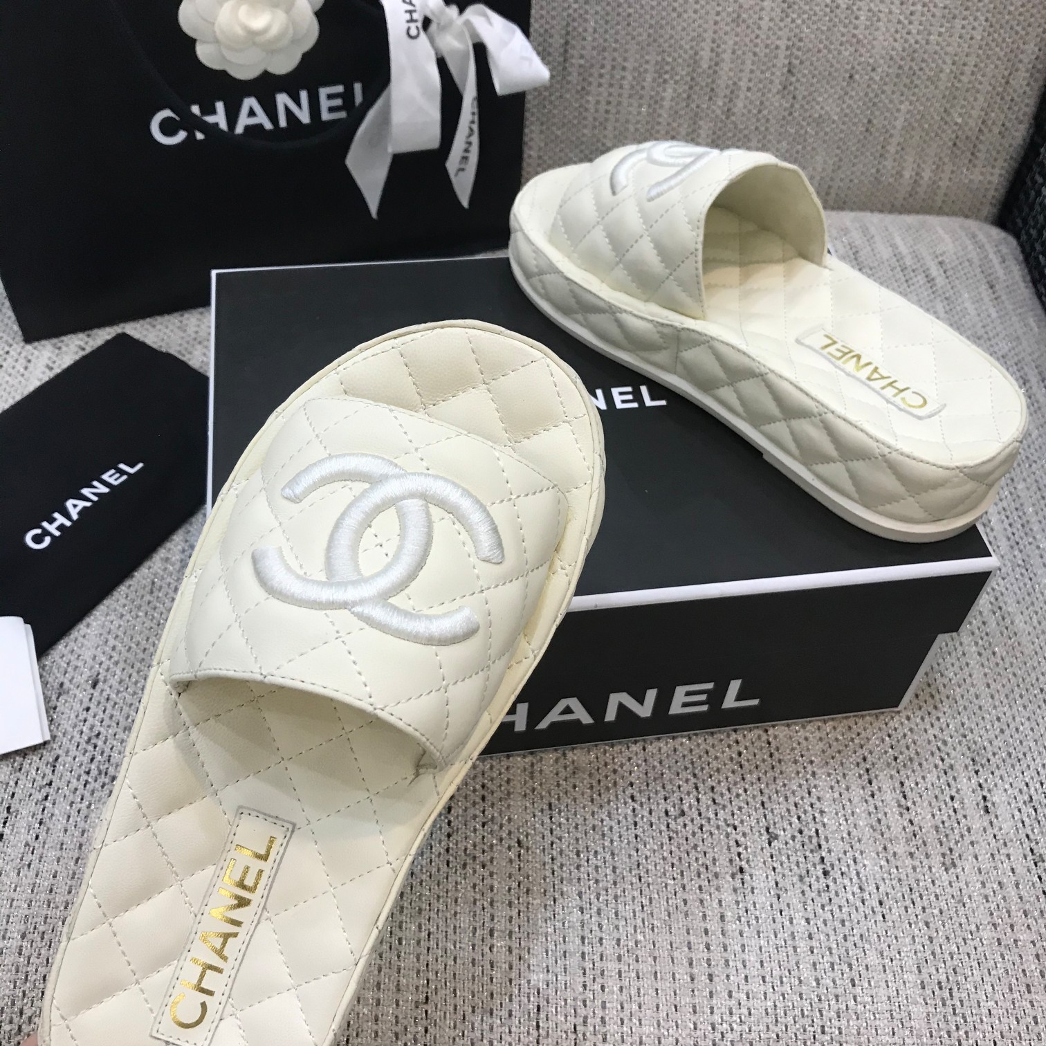 CHANEL 2022 early spring latest honey slippers fashion versatile series imported sheepskin cushioned feet