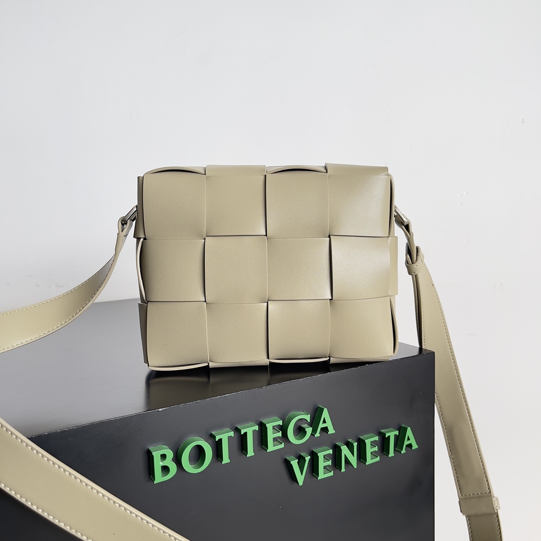 Bottega Veneta BV Men's Camera Bag Taupe #730027