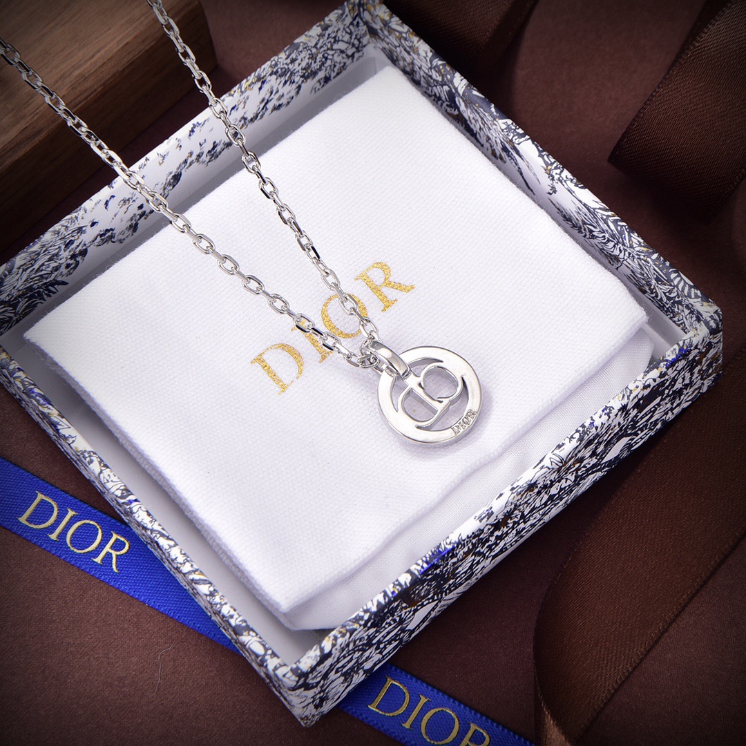 Dior necklace
