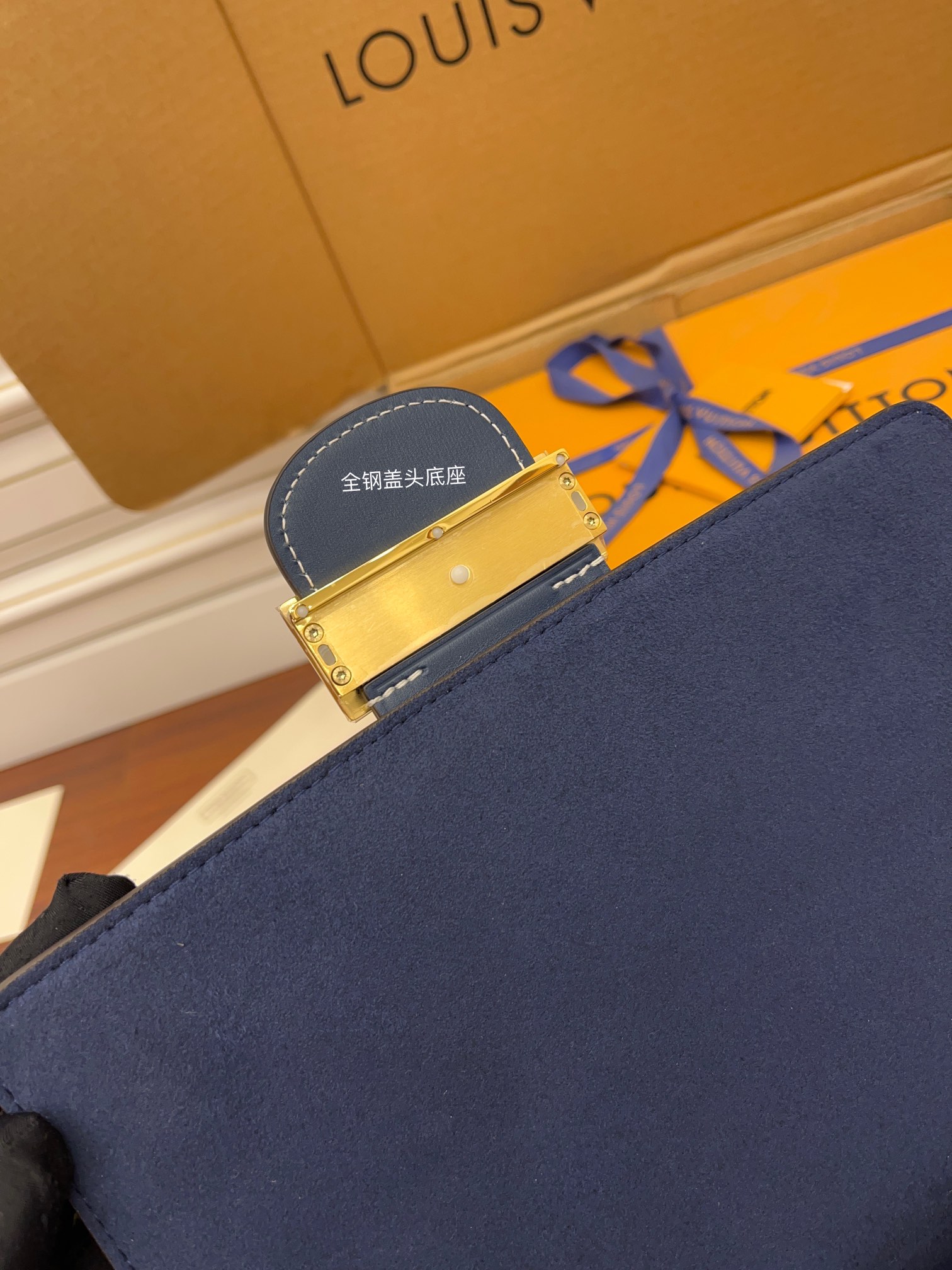 Louis Vuitton M59631