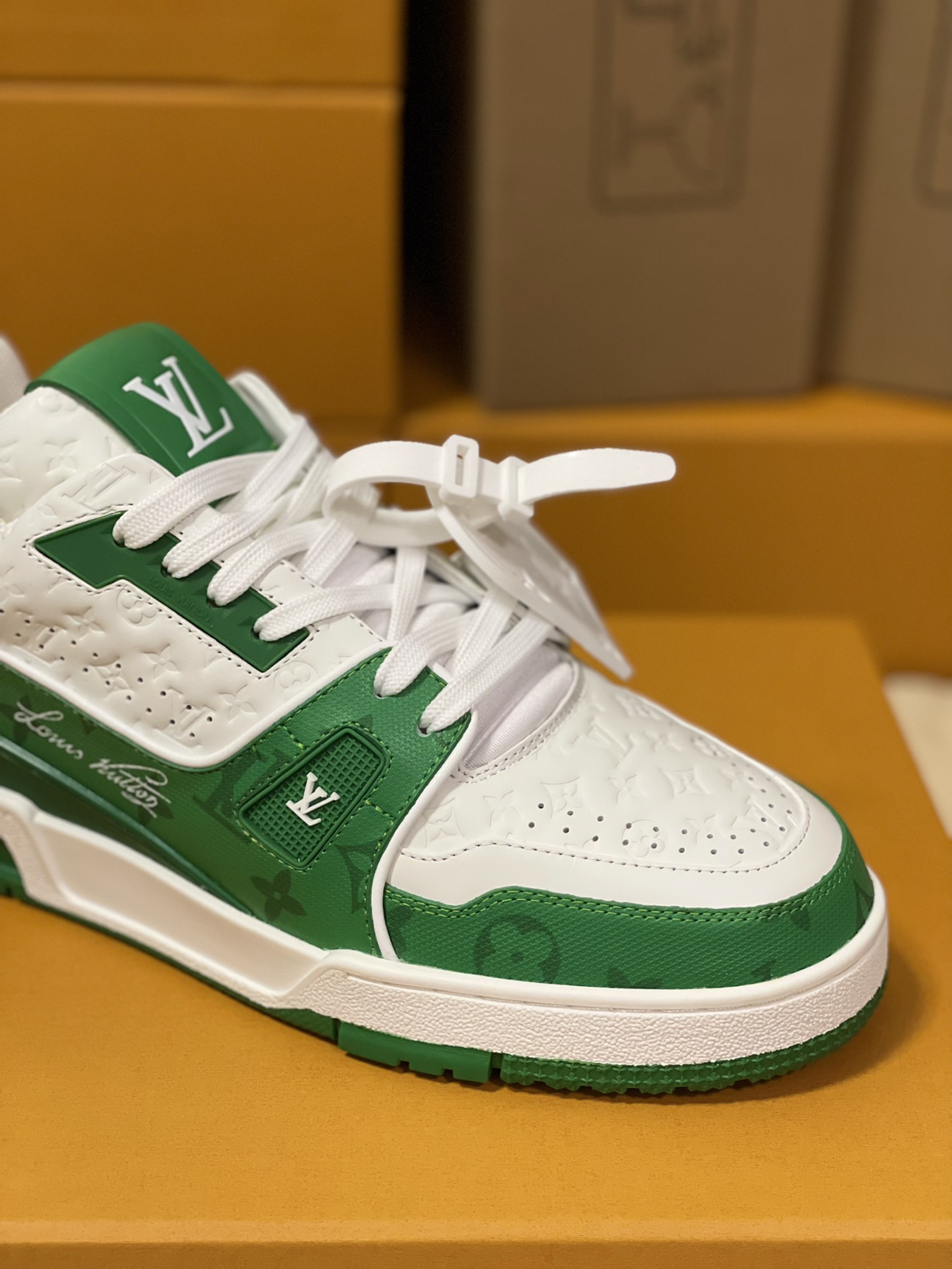 Louis Vuitton Trainer Sneakers Couple Model LD 0727