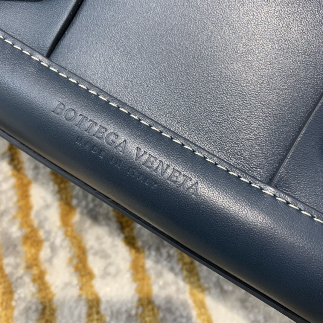 Bottega Veneta  𝙏𝙝𝙚 𝘼𝙧𝙘𝙤 𝟯𝟯 #575943