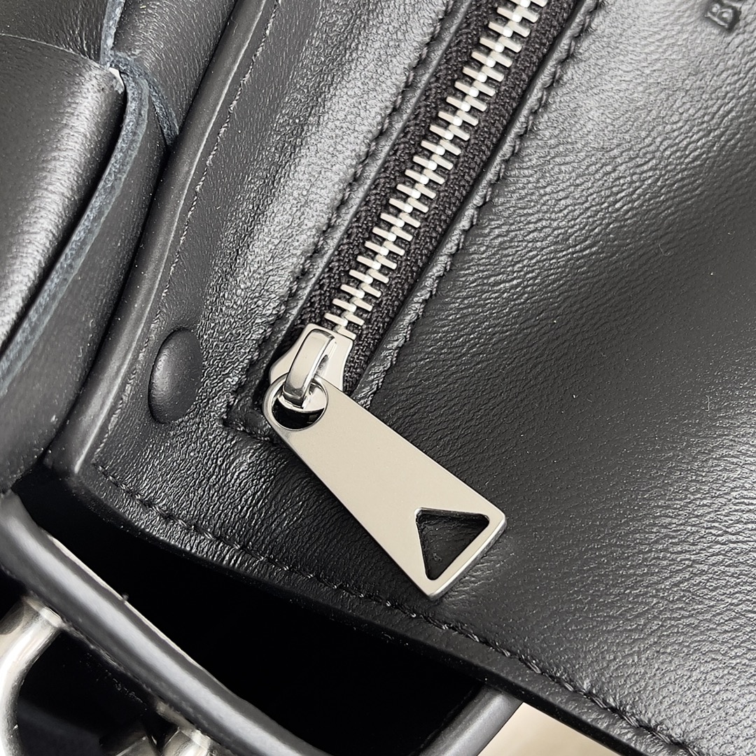 Bottega Veneta bv 2-in-1 cassette #741777