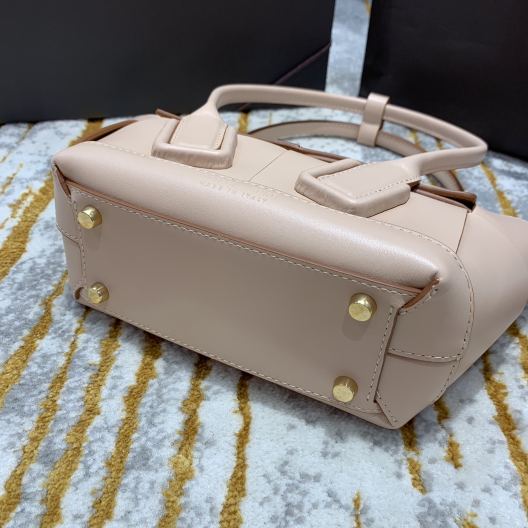 Bottega Veneta  ARCO  #600606