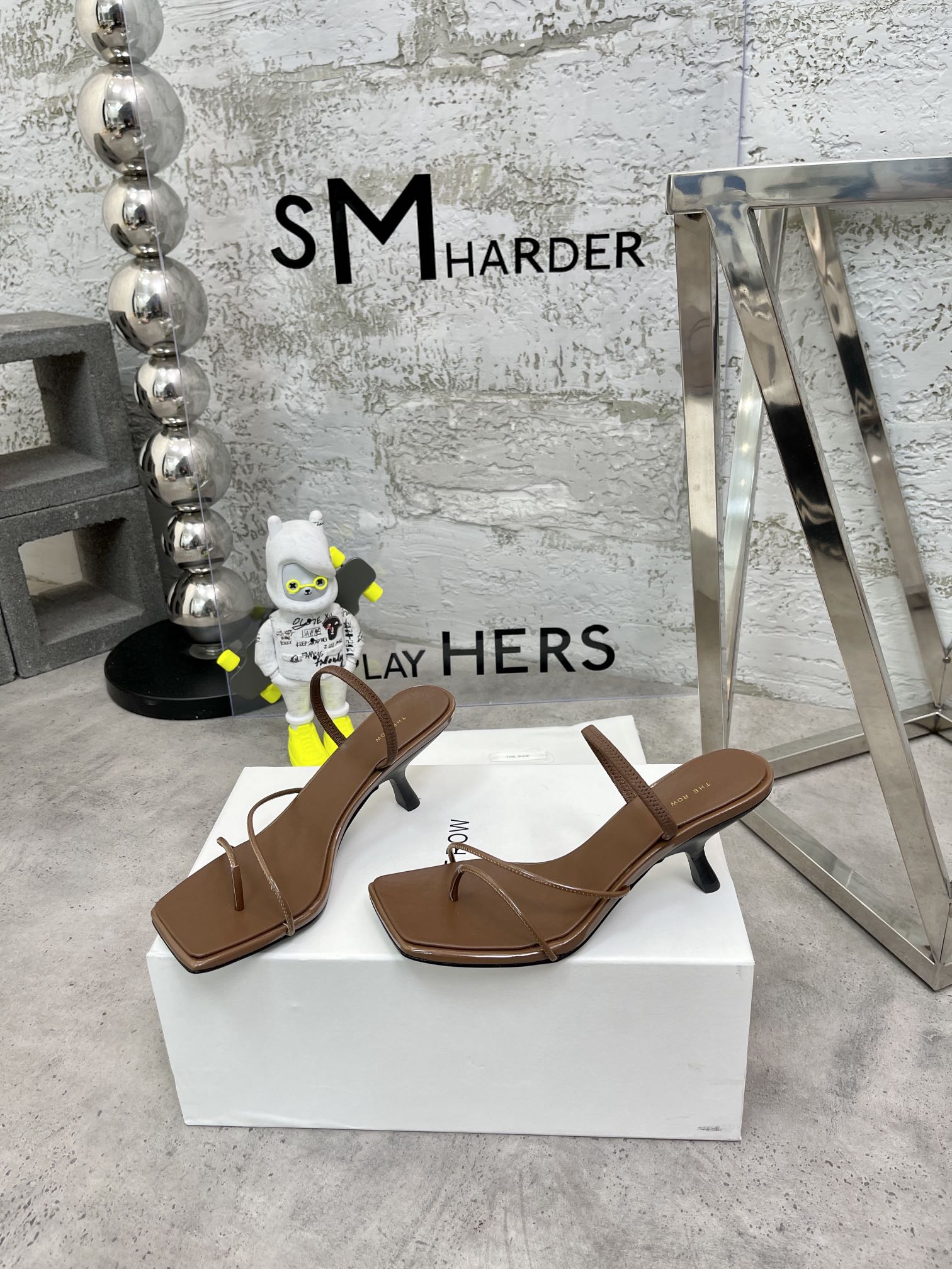 𝐓𝐡𝐞 𝐫𝐨𝐰｜𝟐𝟎𝟐𝟑/𝐒𝐒 𝐧𝐞𝐰 niche tide brand The row 2023 spring and summer new sexy thin strap cat heel sandals