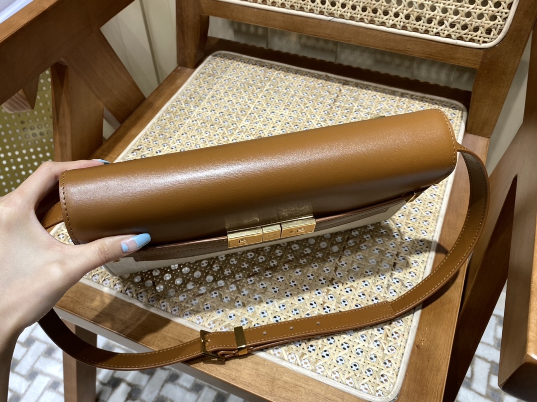 SAINT LAURENT 𝑴𝒂𝒏𝒉𝒂𝒕𝒕𝒂𝒏 〈Original leather version〉#579271