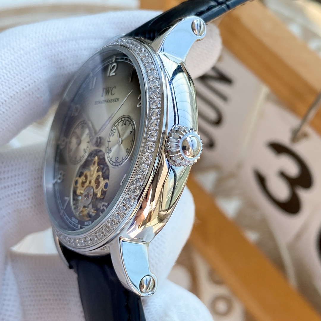 IWC- Fine men's watches Fully automatic mechanical movement, top 316 steel case and strap