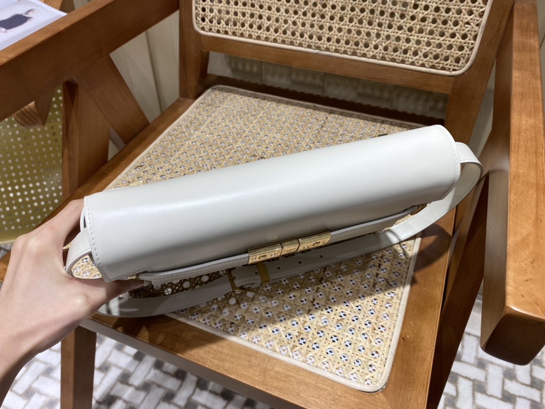 SAINT LAURENT 𝑴𝒂𝒏𝒉𝒂𝒕𝒕𝒂𝒏 〈Original leather version〉#579271