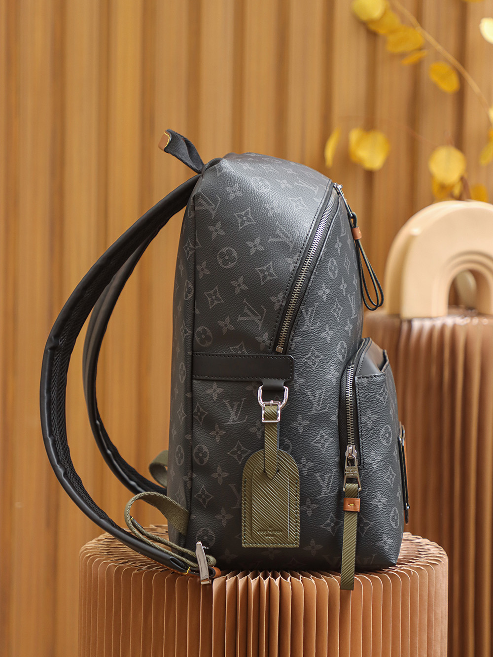 Louis Vuitton 𝘿𝙄𝙎𝘾𝙊𝙑𝙀𝙍𝙔 Backpack M45218