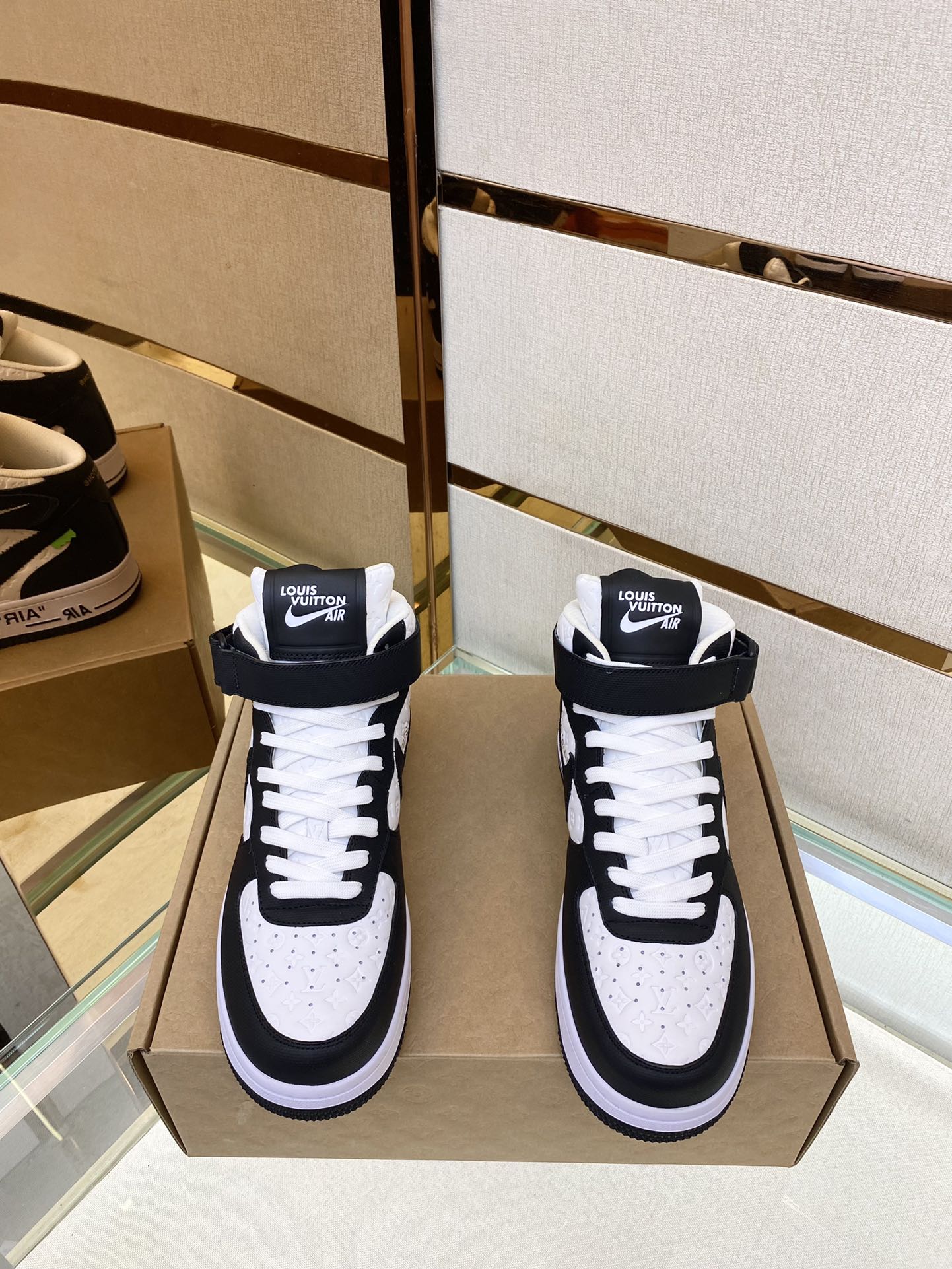 Louis Vuitton Nike Joint 🆕 Men's Abbesses High Top Sneakers