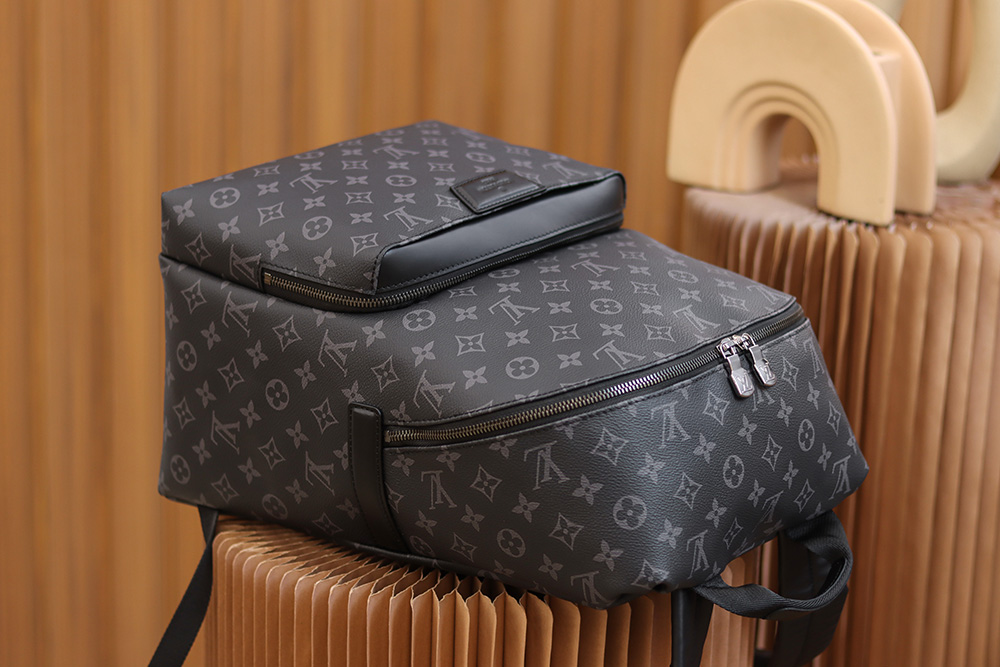 Louis Vuitton 𝘿𝙄𝙎𝘾𝙊𝙑𝙀𝙍𝙔 Backpack M43186