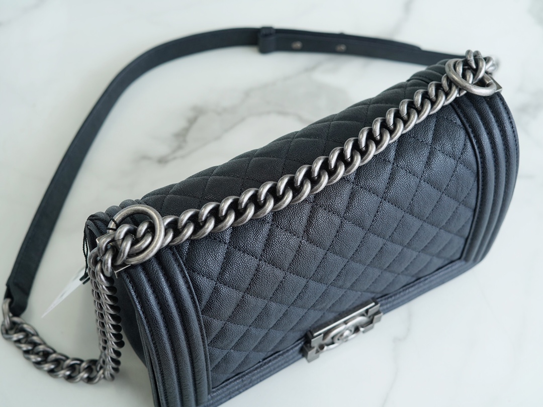 𝗖𝗵𝗮𝗻𝗲𝗹 𝗟𝗲𝗯𝗼𝘆  Original 