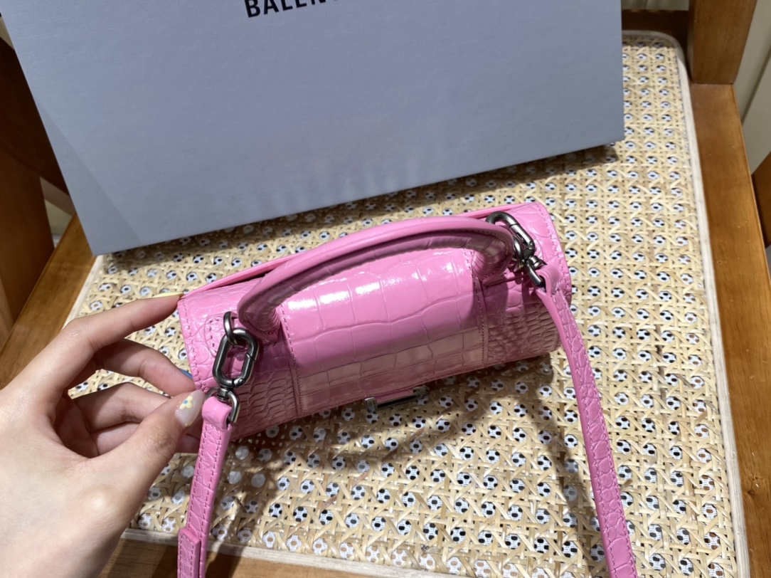 BALENCIAGA 𝐇𝐨𝐮𝐫𝐠𝐥𝐚𝐬𝐬 𝐗𝐒 crocodile-textured cowhide