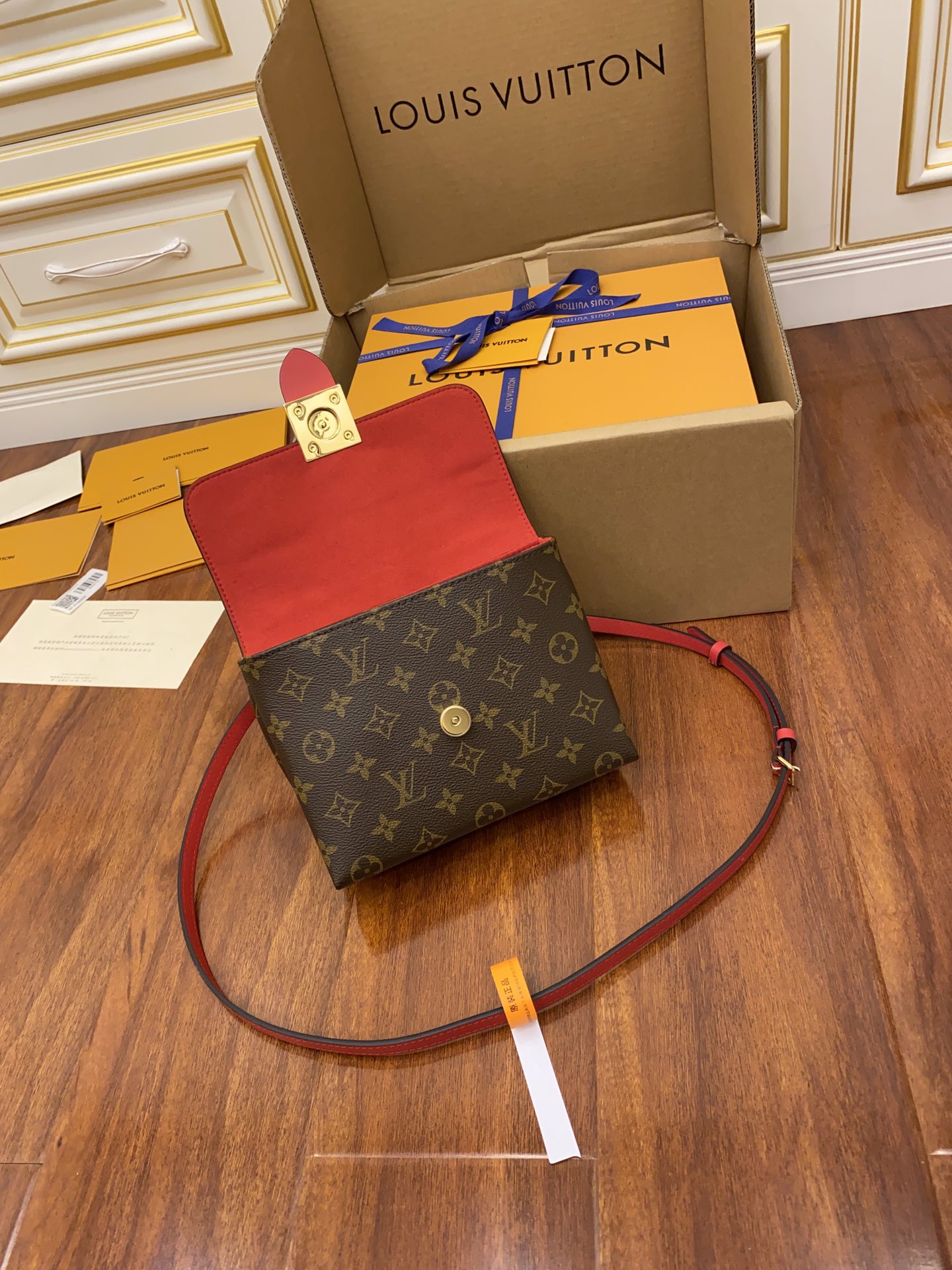 Louis Vuitton M44322