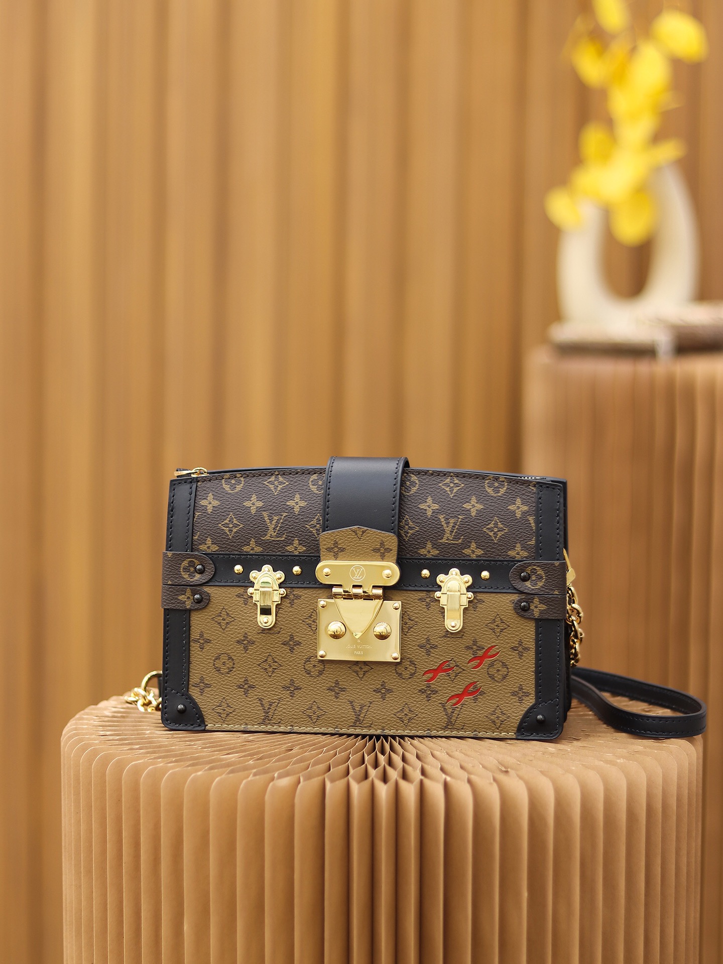 Louis Vuitton 𝙏𝙍𝙐𝙉𝙆 𝘾𝙇𝙐𝙏𝘾𝙃 soft case bag M43596