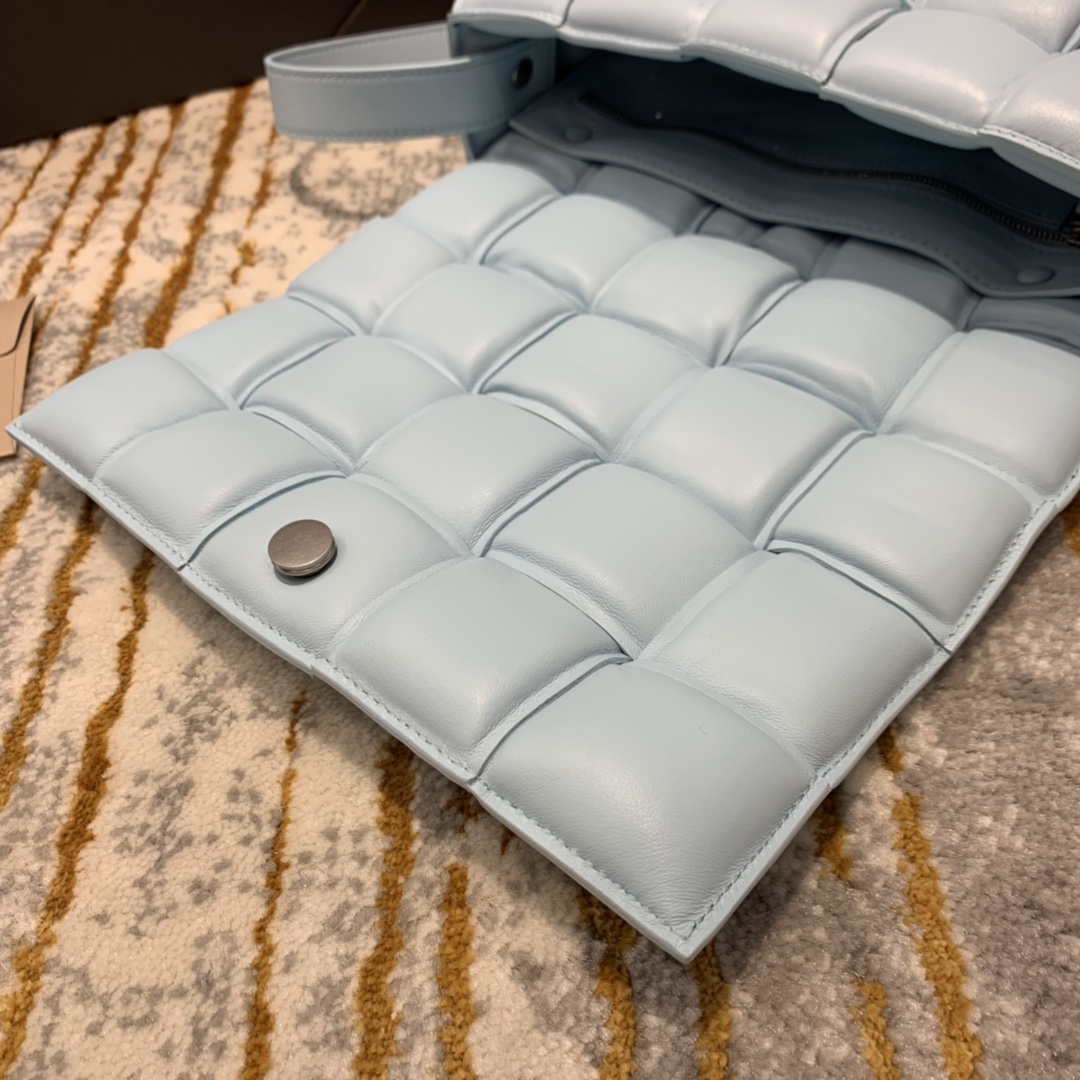 Bottega Veneta  PADDED  CASSETTE #591970