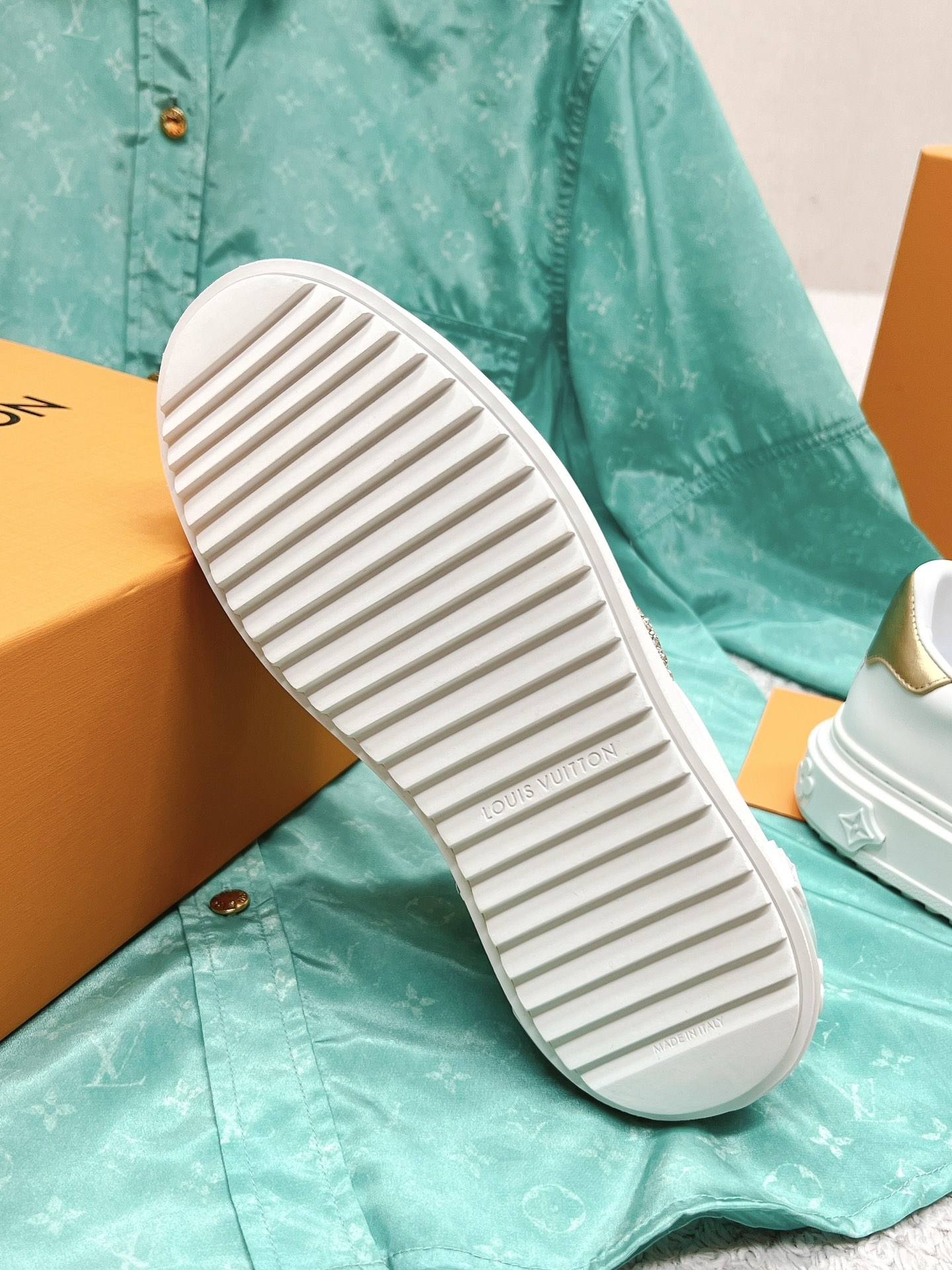 Louis Vuitton's new letter rhinestone white shoes series is new🆕