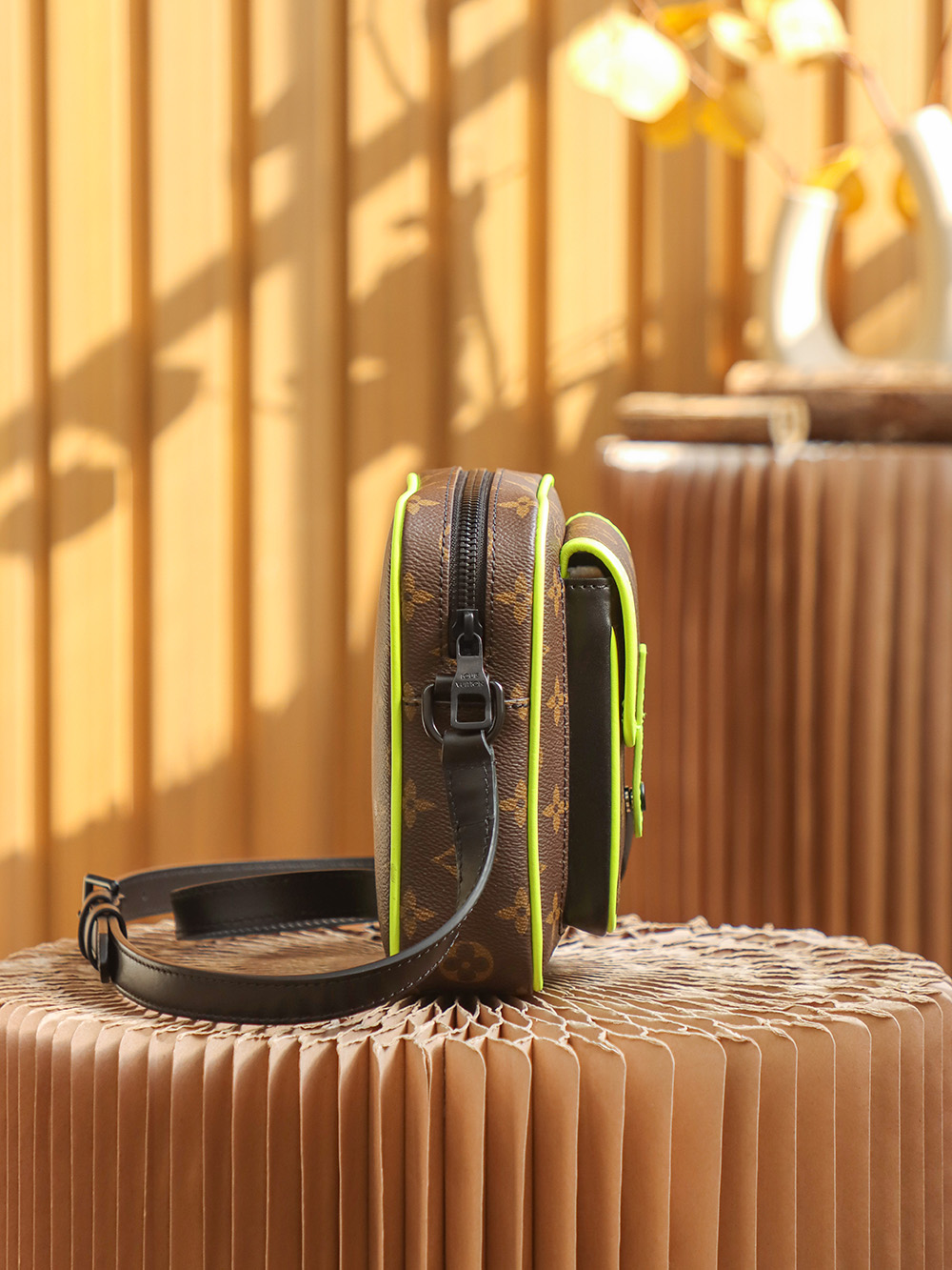 Louis Vuitton 𝐂𝐇𝐑𝐈𝐒𝐓𝐎𝐏𝐇𝐄𝐑 camera bag M69404