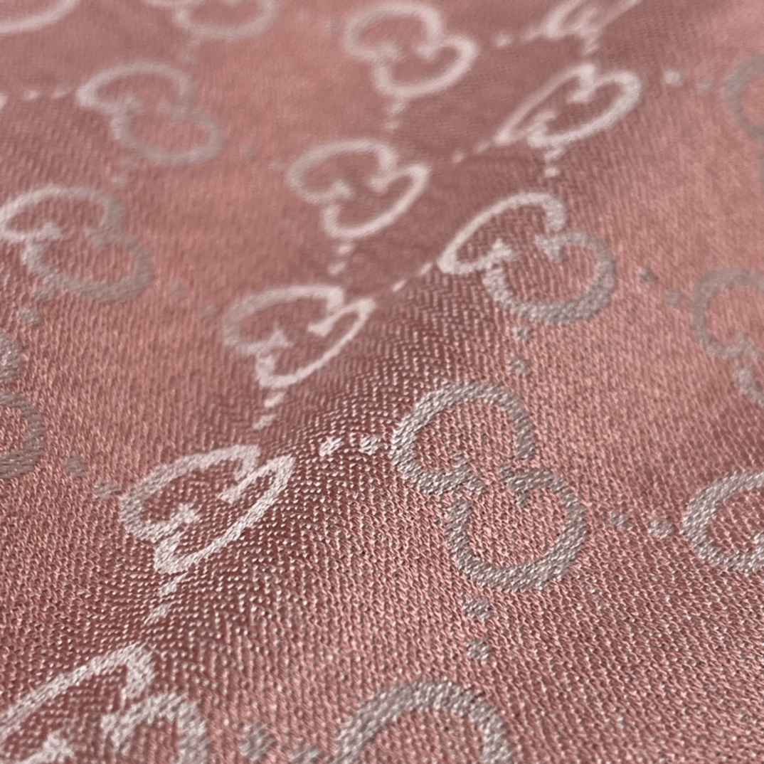 GUCCI Neck Shawl 80% wool ➕ 20% silk